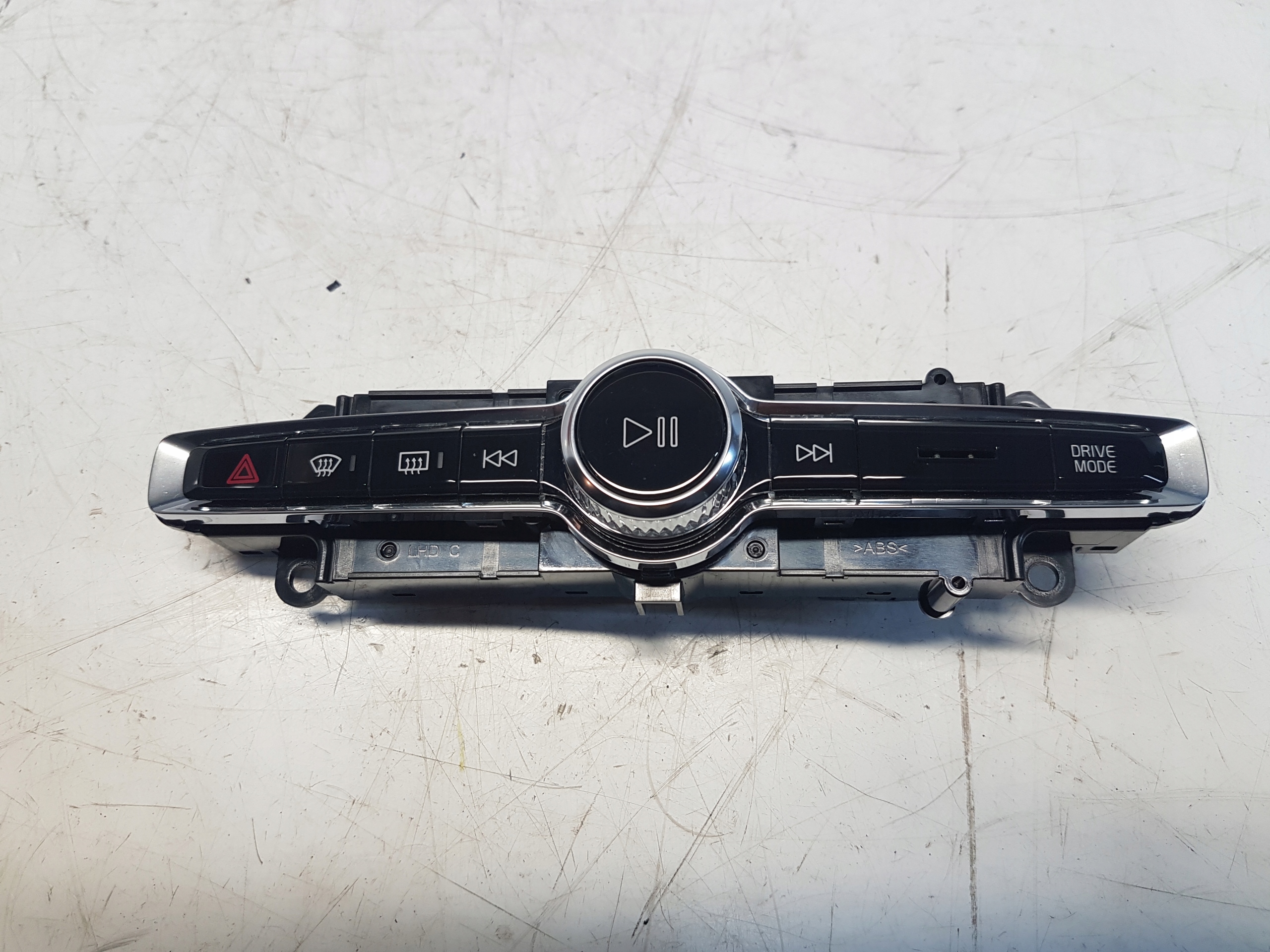 VOLVO XC40 радио панель 31456672