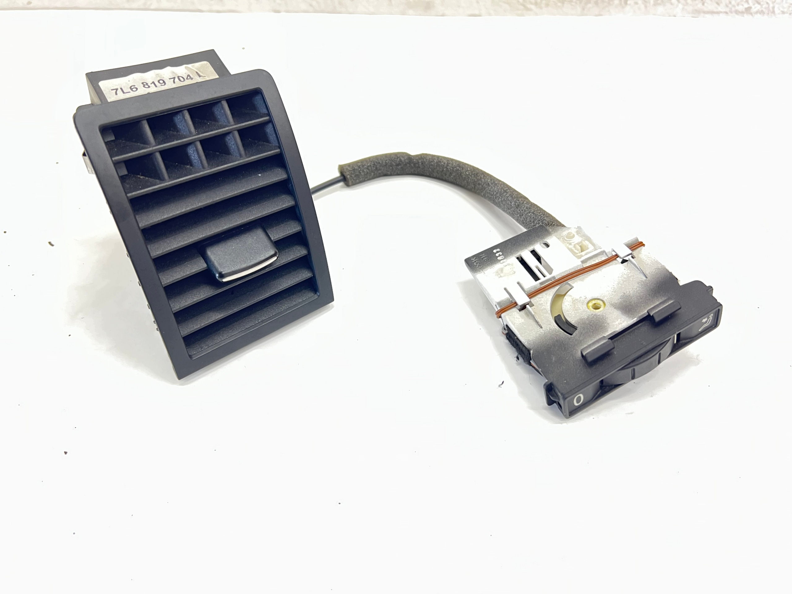 VW TOUAREG 7L // grid air conditioning devices right 7L6819704L
