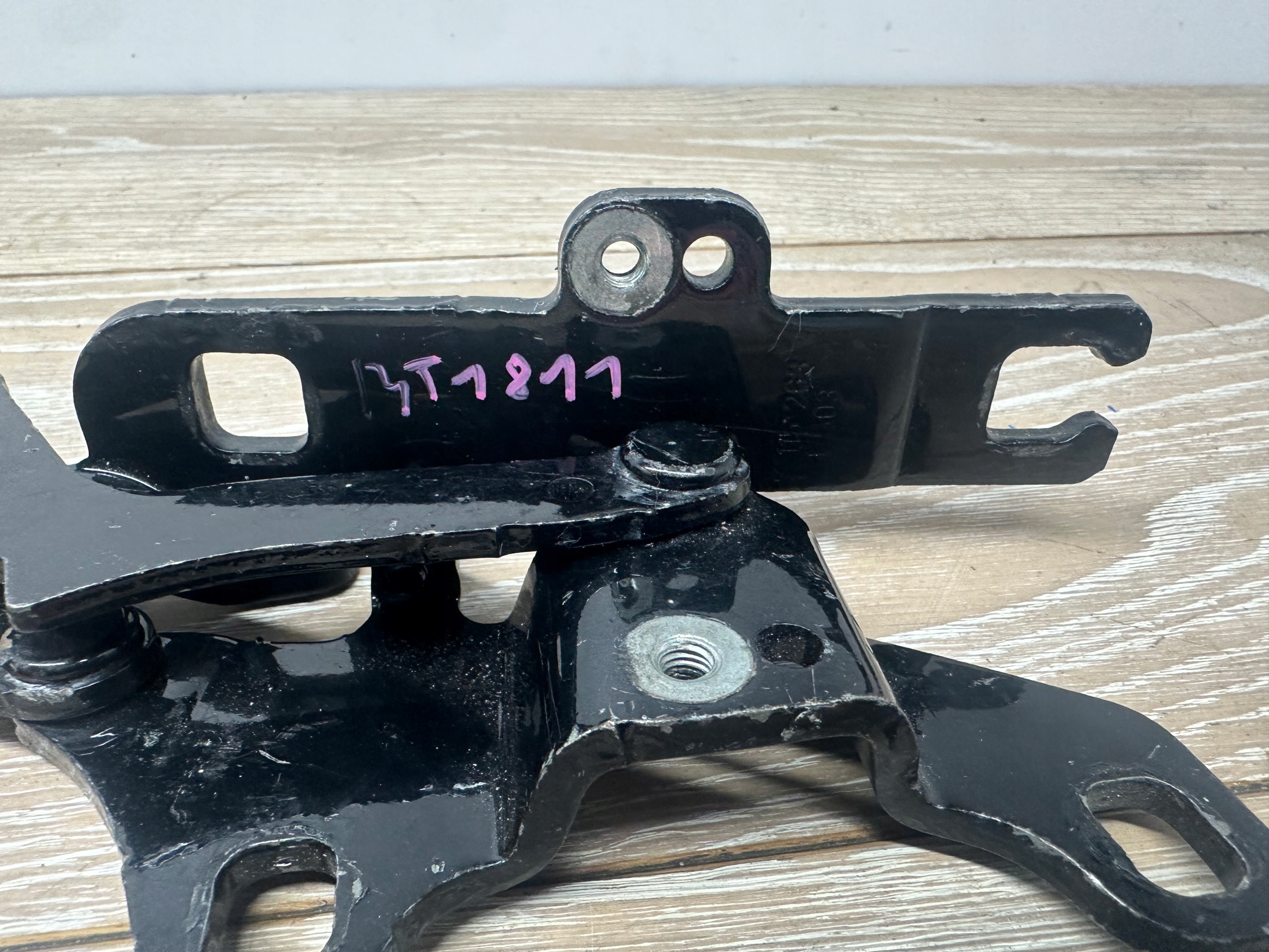 BMW 3 E90 E91 hinge bonnets left 7115263