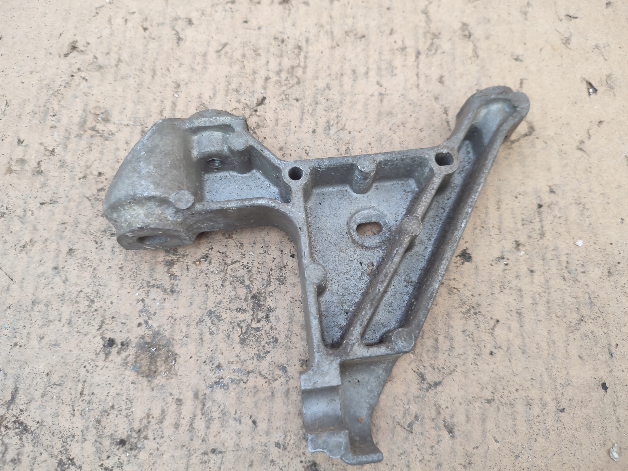 holder engine mount RENAULT VIVARO TRAFIC III 93450725 244834609R
