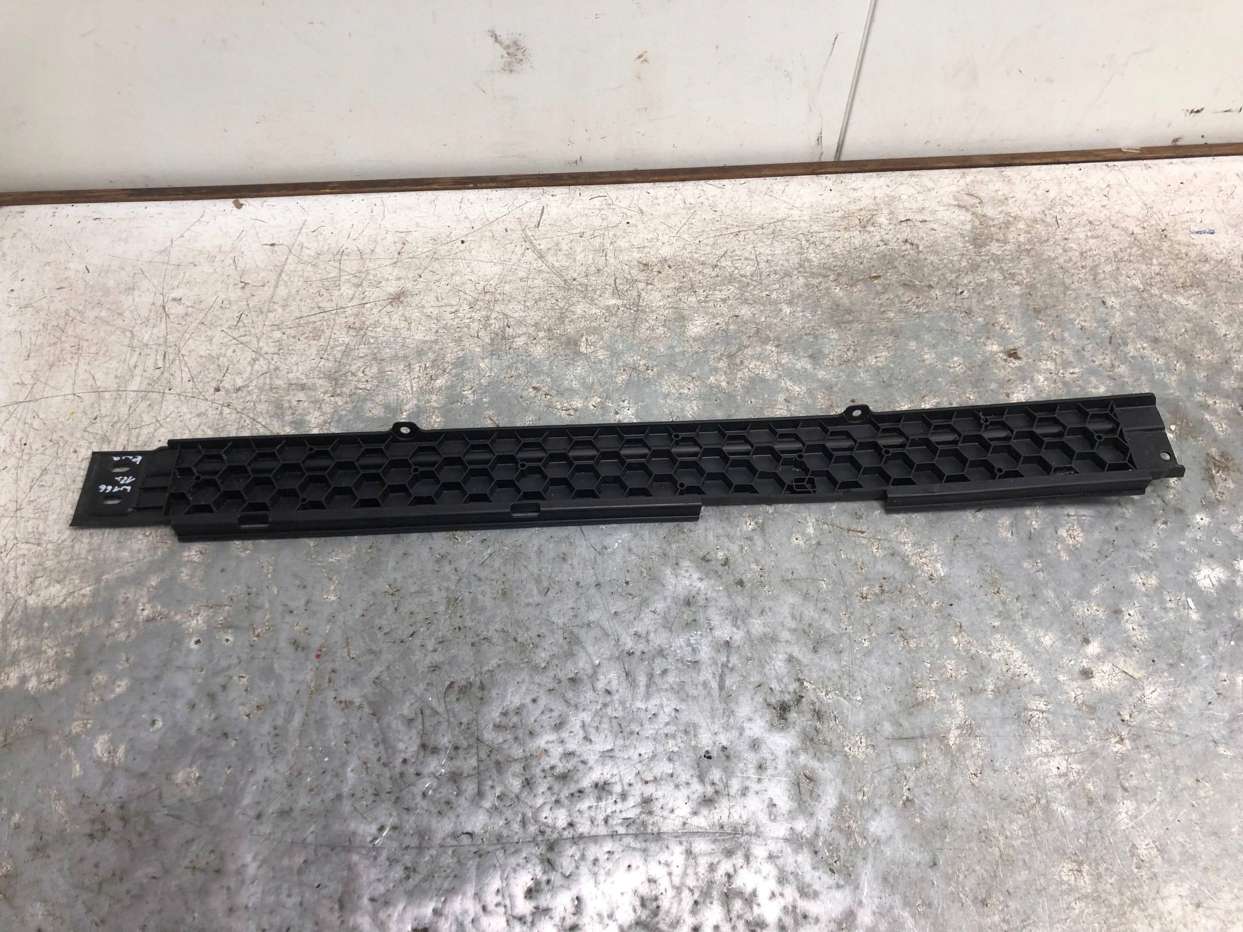 moulding boot left MERCEDES W166 ML A1666841131