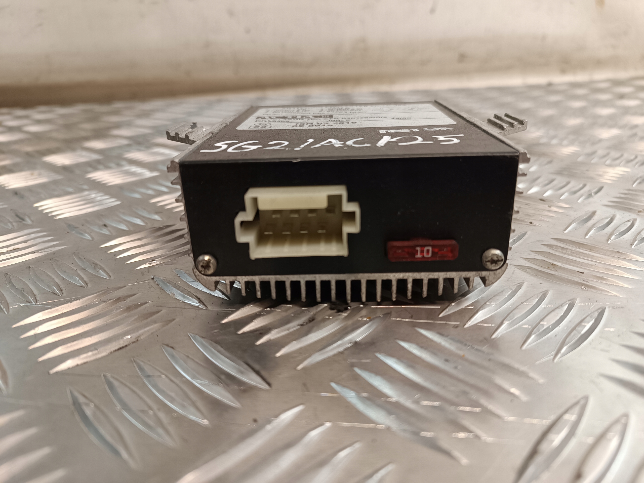 control unit PRADU ACTIA 10R02 24V/12V-10A