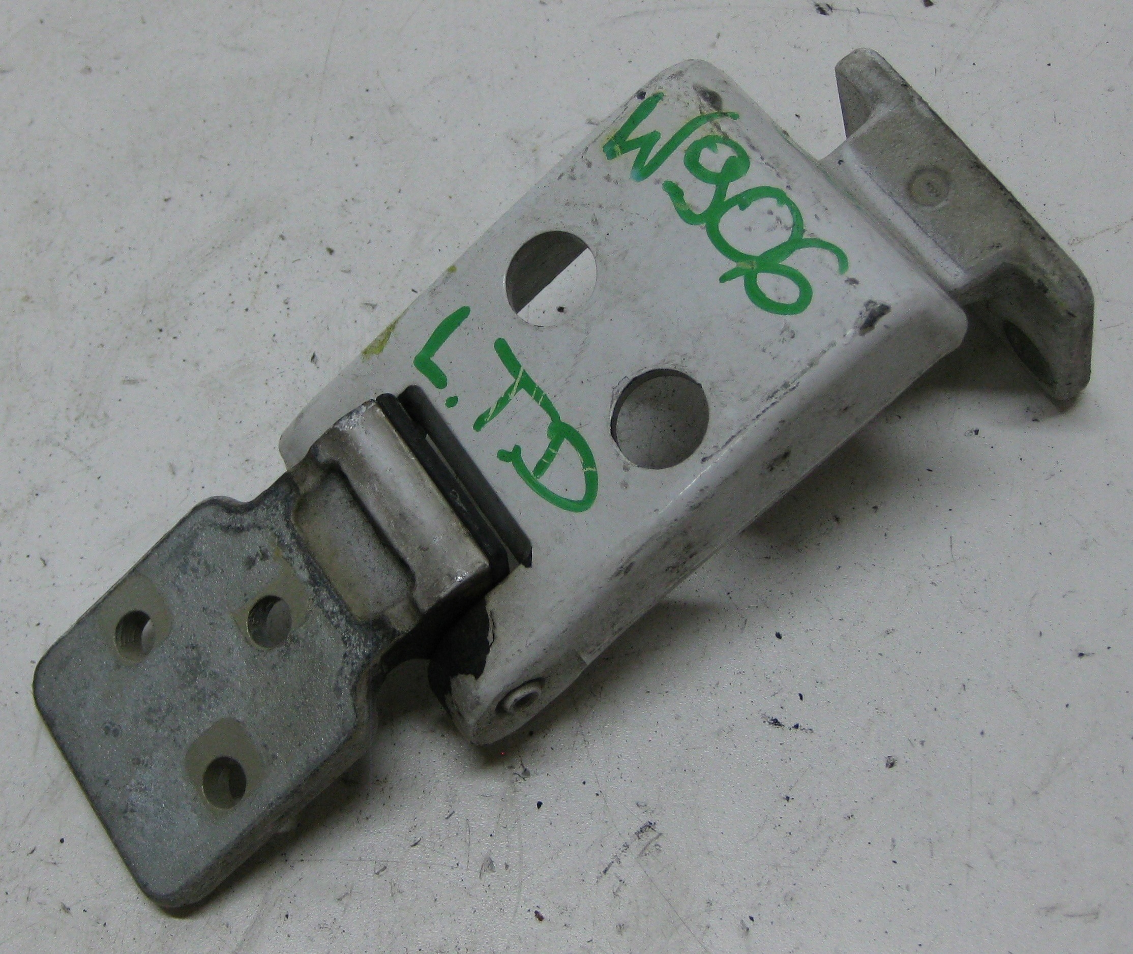 MERCEDES SPRINTER W906 hinge door left rear part lower A9067400637
