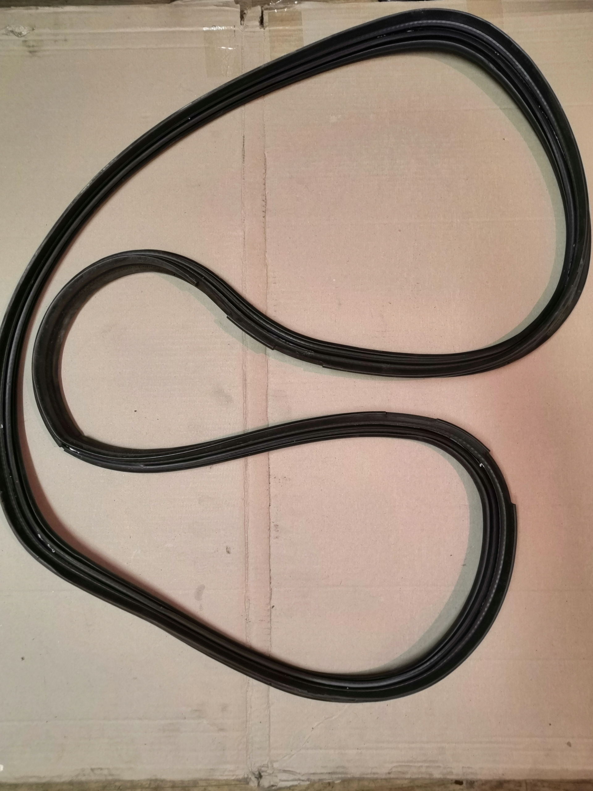 BMW F46 USZCZELKA KLAPY BAGAŻNIKA