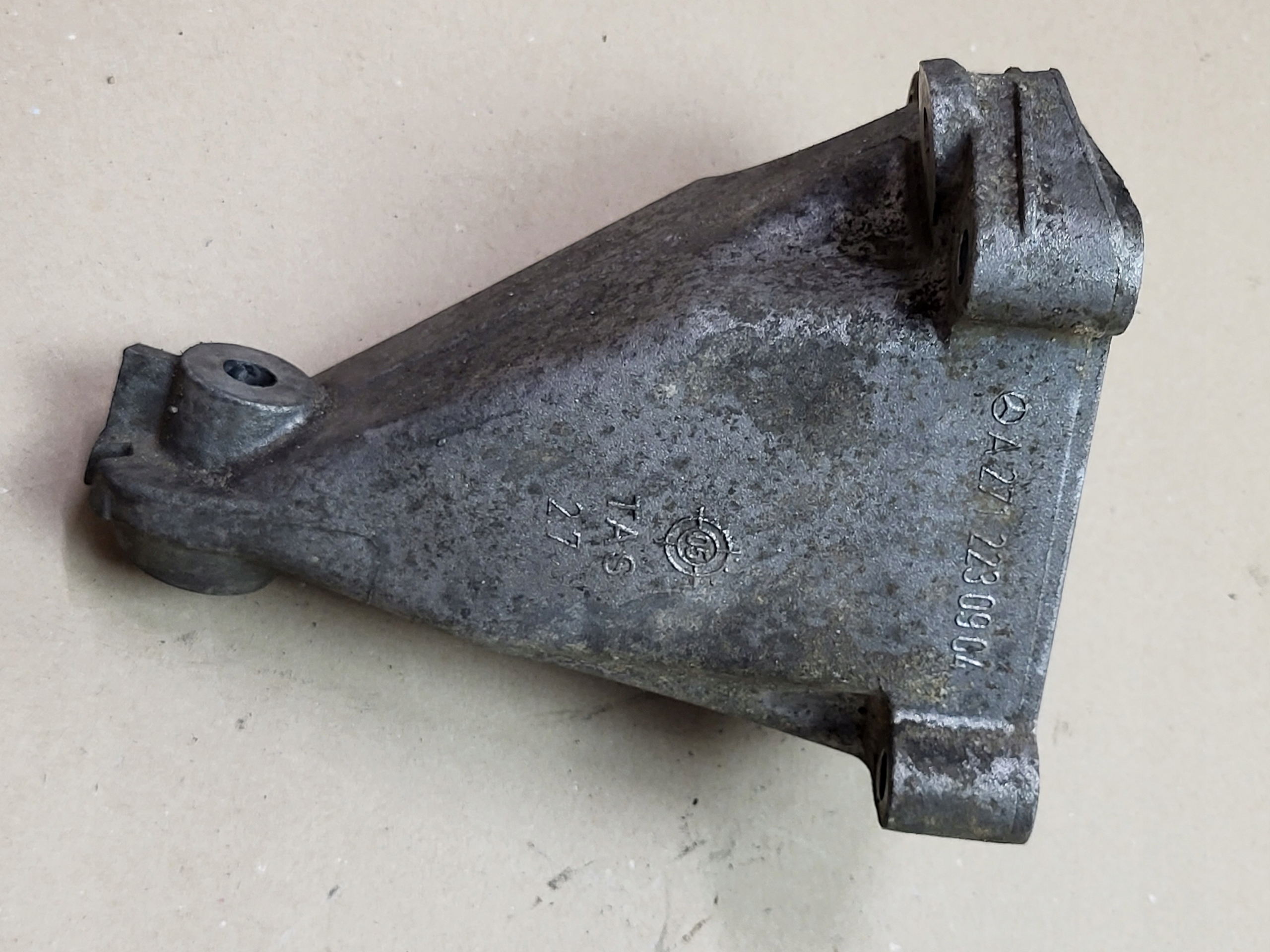holder engine mount MERCEDES C W203 1.8 compressor; M271 OE EUROPA