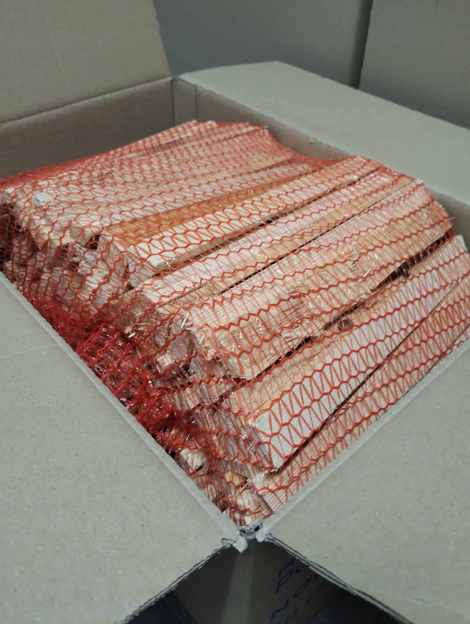 Drewno rozpałkowe sosnowe SUCHE 10kg Marka inna