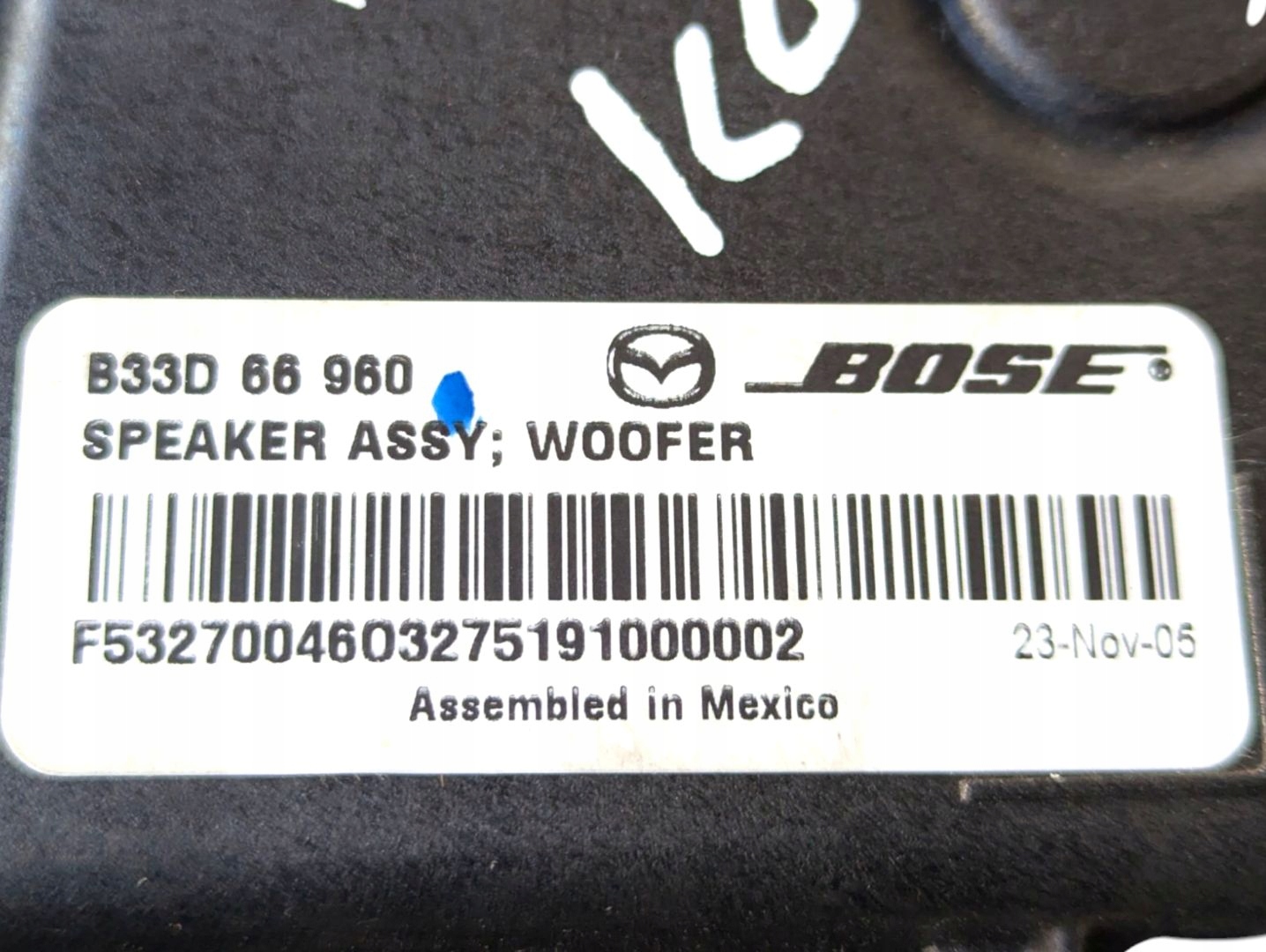 Subwoofer Mazda 3 facelift BK 2006 B33D66960