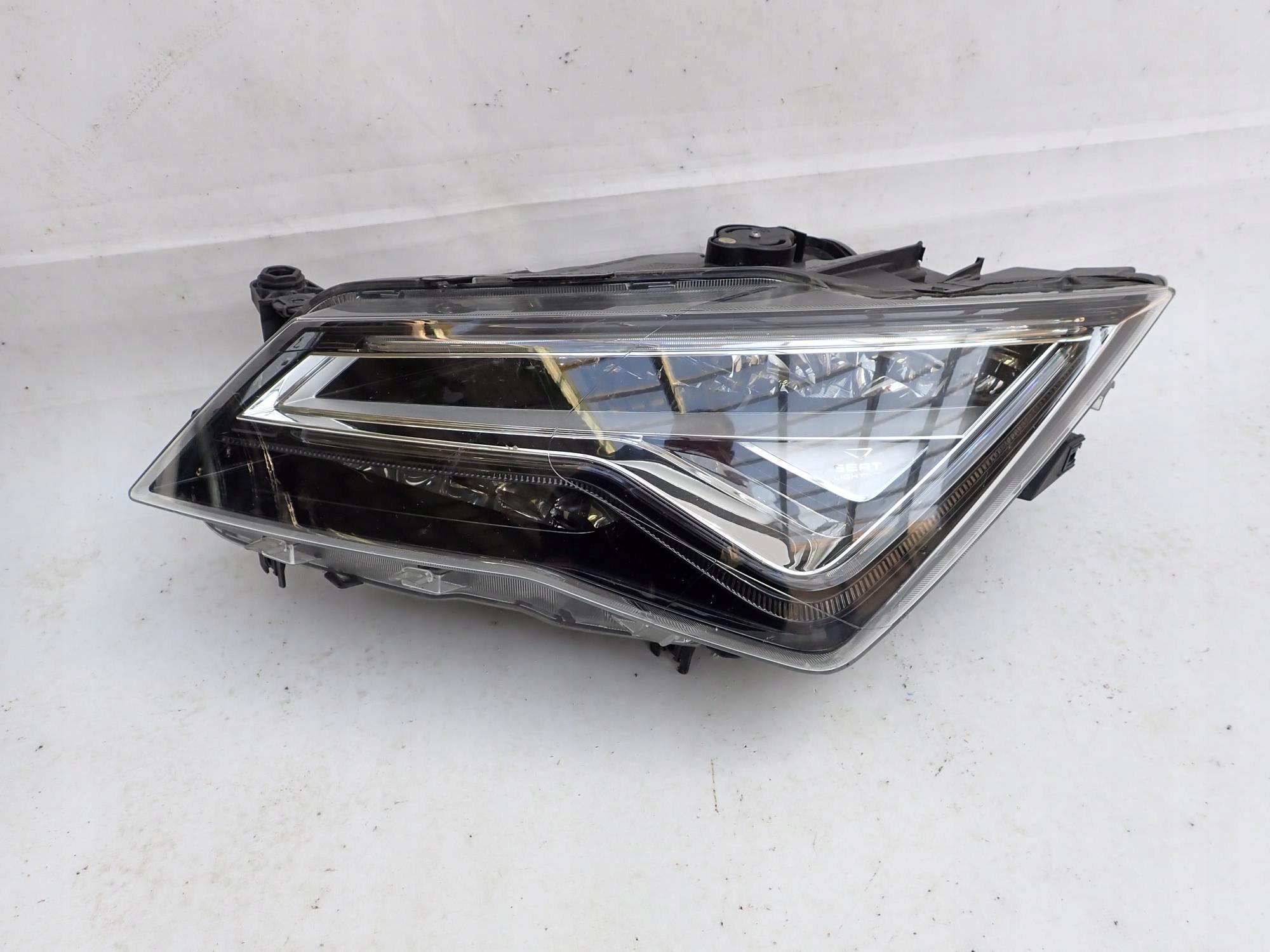 SEAT ATECA 16-20 light front front left