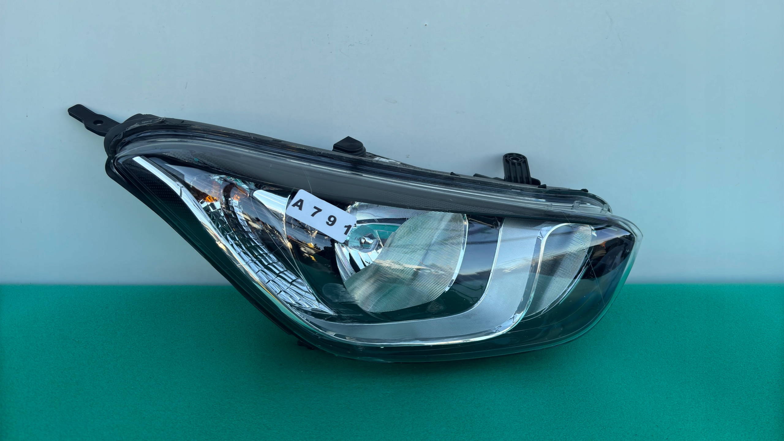 HYUNDAI I20 РЕСТАЙЛИНГ 12-14 ГОД ПРАВА ФАРА PRZOD21024p500 A791