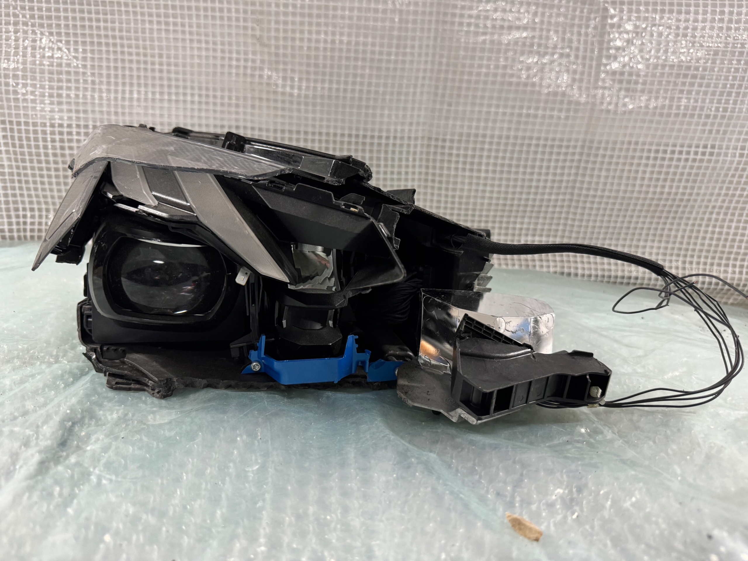 AUDI ЕТРОН Е-ТРОН GTj3 ПРАВА ФАРА LASER