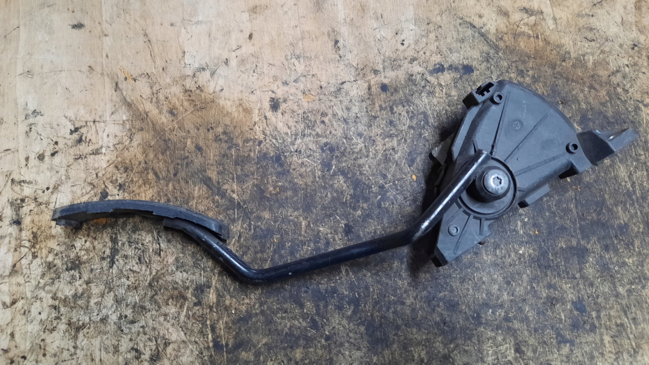 POTENCJOMETR GAZU VOLVO V40 1.9D