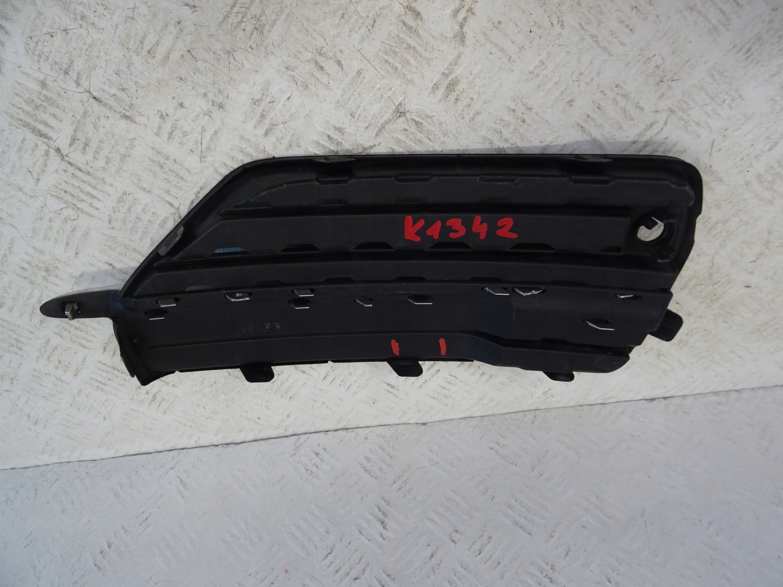 grid of a bumper front front left VOLVO XC90 II 31383441