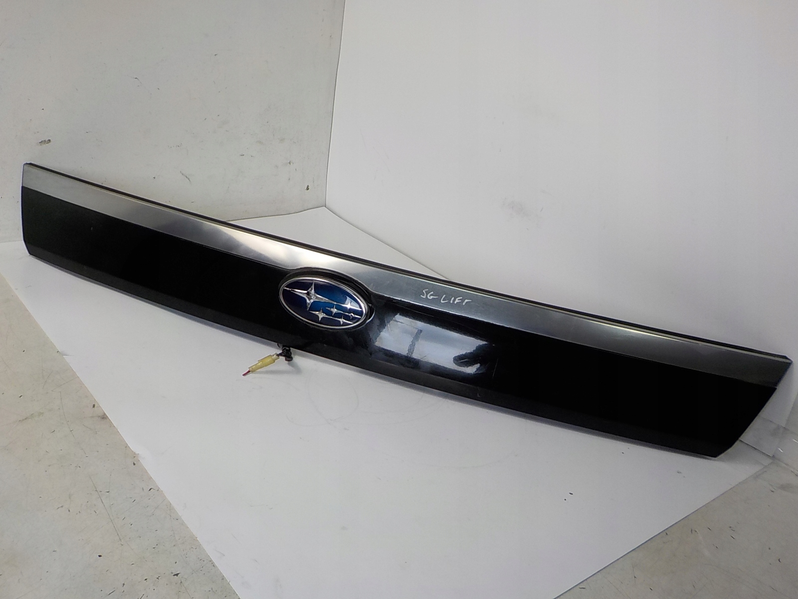 SUBARU FORESTER II SG LIFT cap bonnet moulding