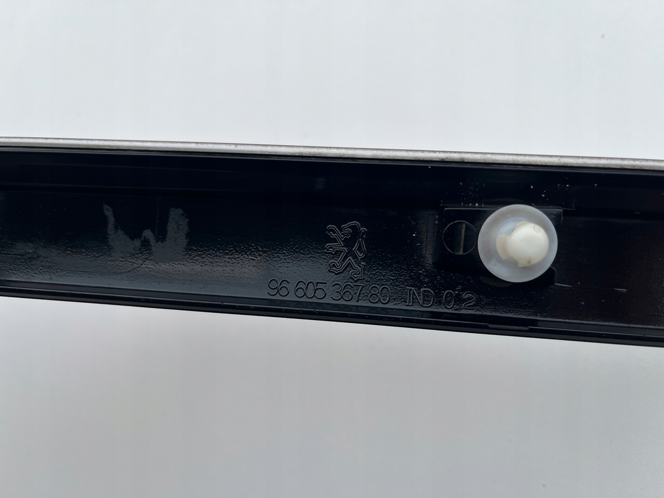 moulding door CHROM right front Peugeot 407 04-11r.