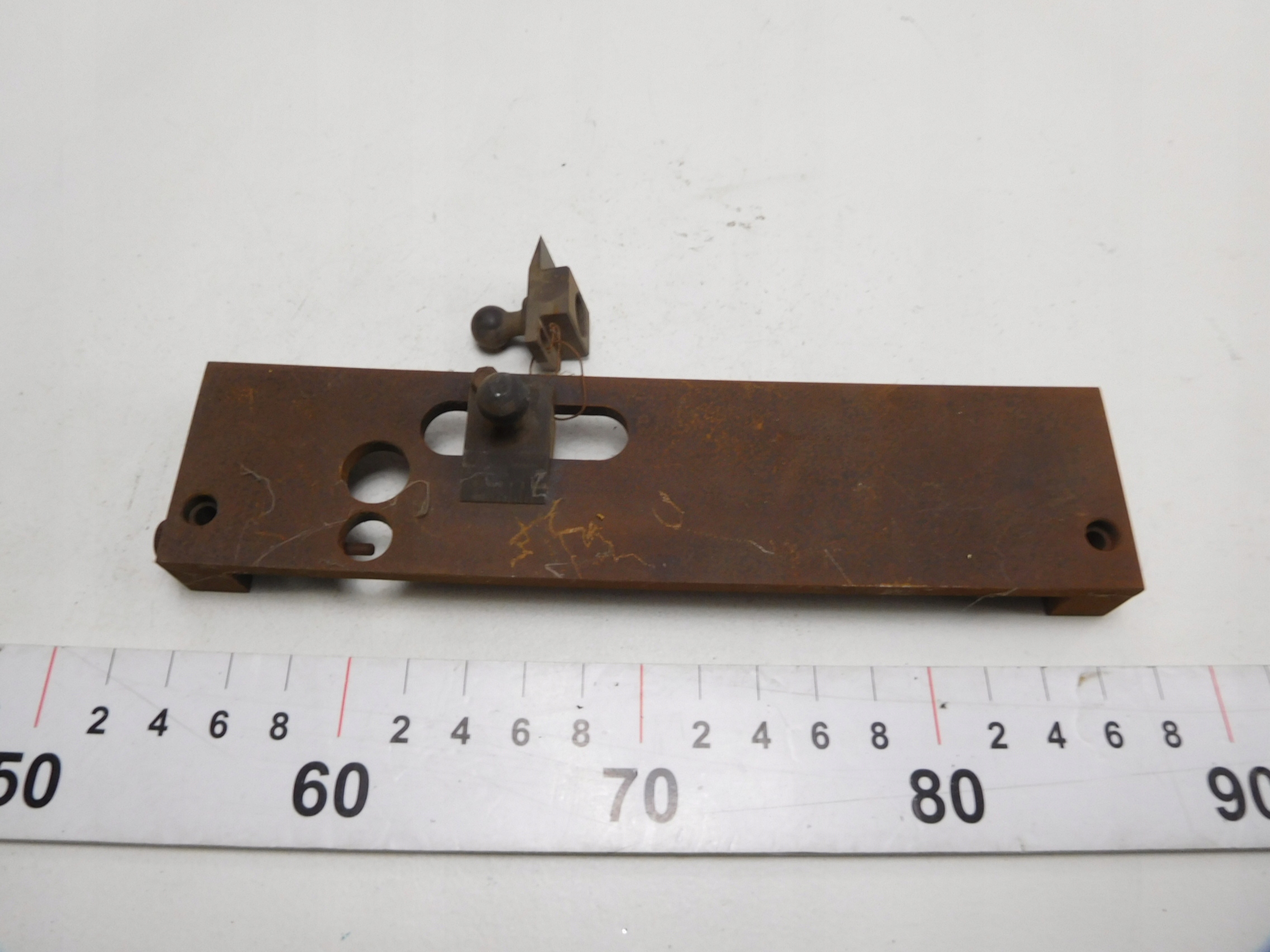 Для регулировки селектора коробки передач VAG 3154