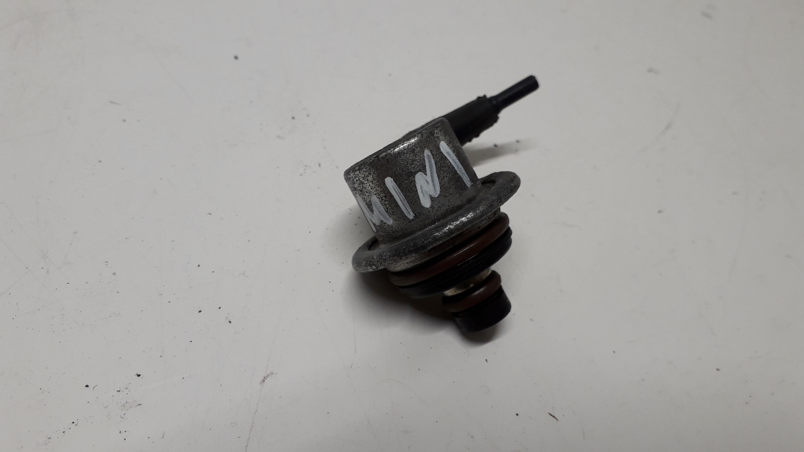 MINI ONE R50 00- 1.6 REGULATOR CIŚNIENIA PALIWA