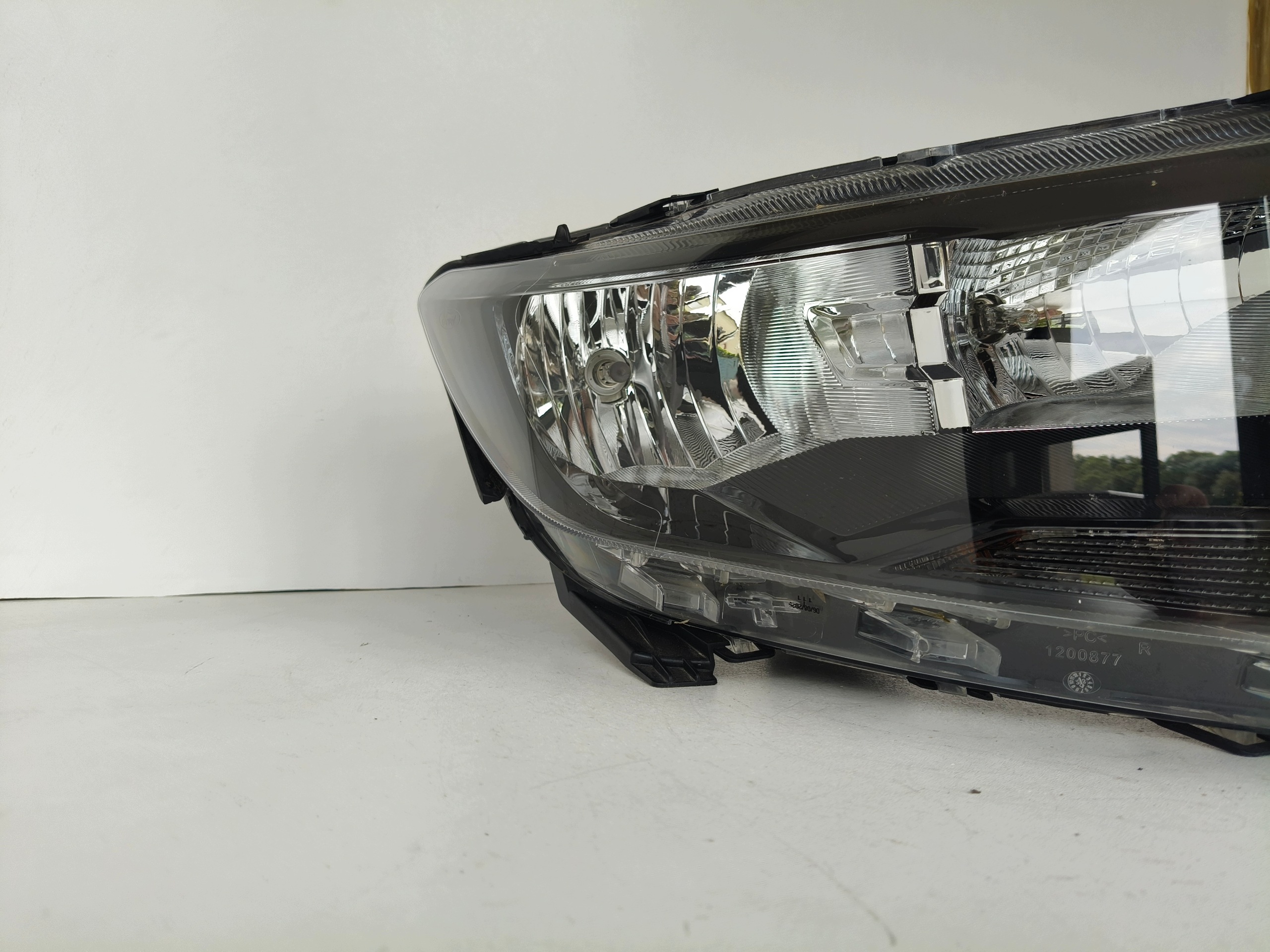 Licht rechts REFLEKTOR FORD TRANSIT CONNECT 22