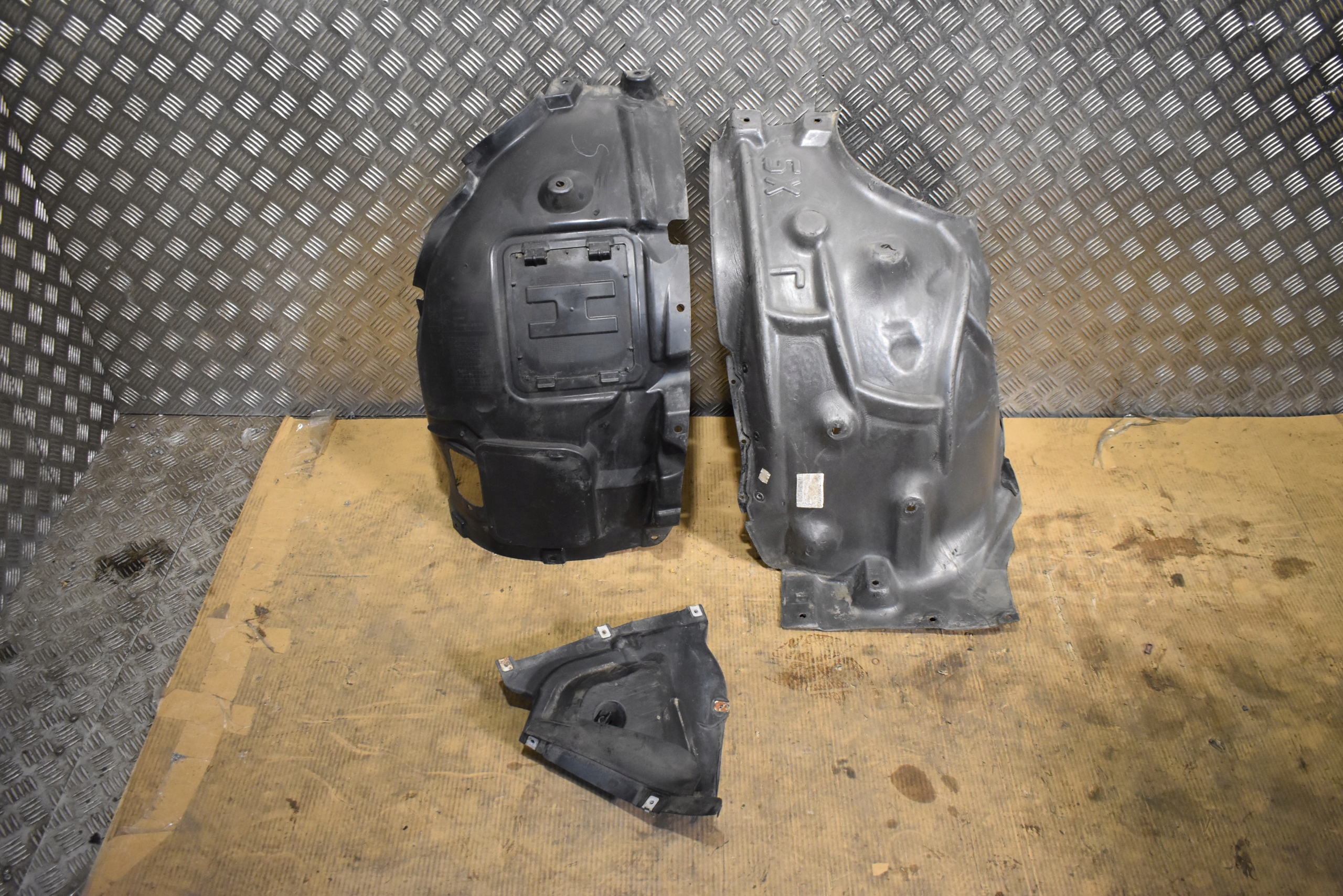 IDEALNE KPL. mudguard front left M-P BMW F20 1