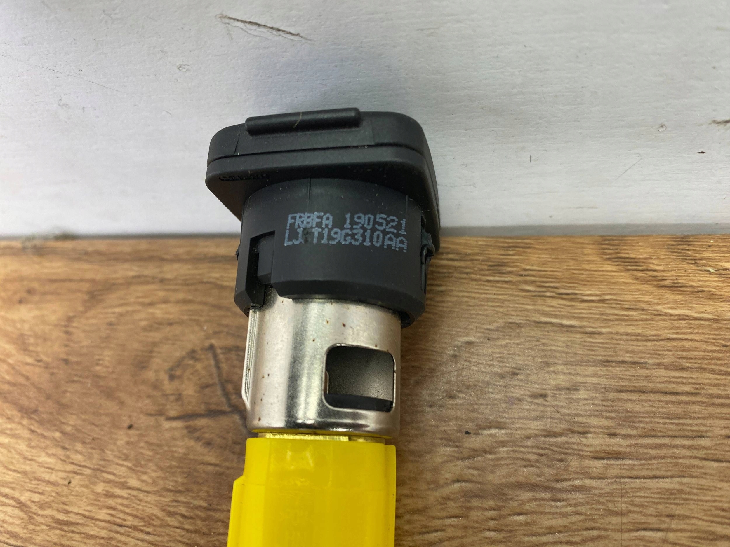 adapter zapalniczki Ford Escape IV Kuga MK3 2020+