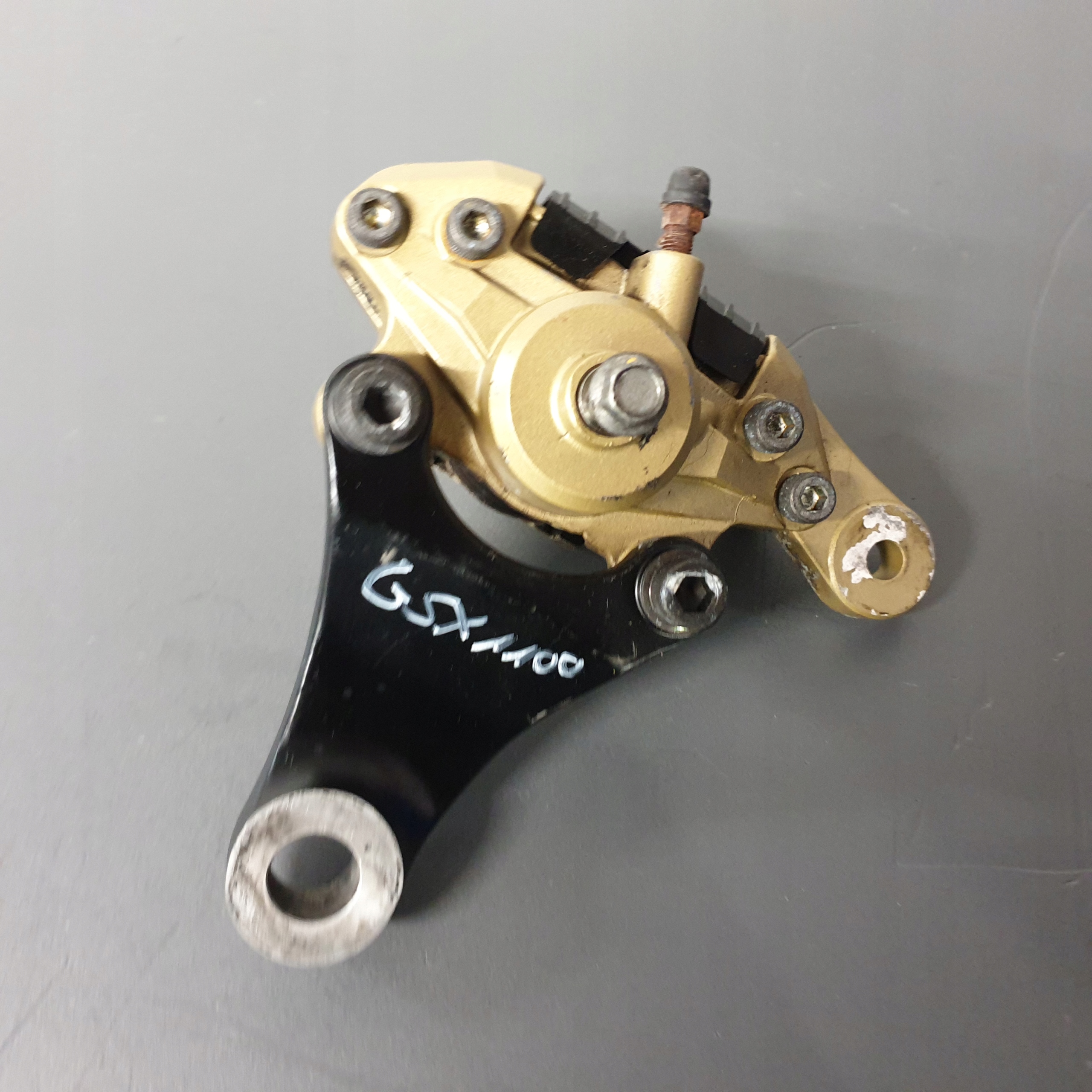 Suzukigsx1100zacisktył - Suzuki GSX 1100 F gsxf 1100 задній Затискач