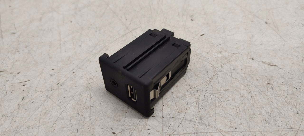 adapter connector AUX USB Opel Zafira C 1,6 TB