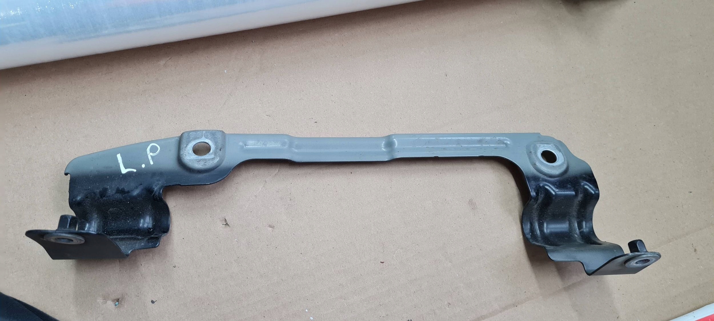 A6 C8 4K bracket support holder BLORNIKA left left front LY9B 4K0821167