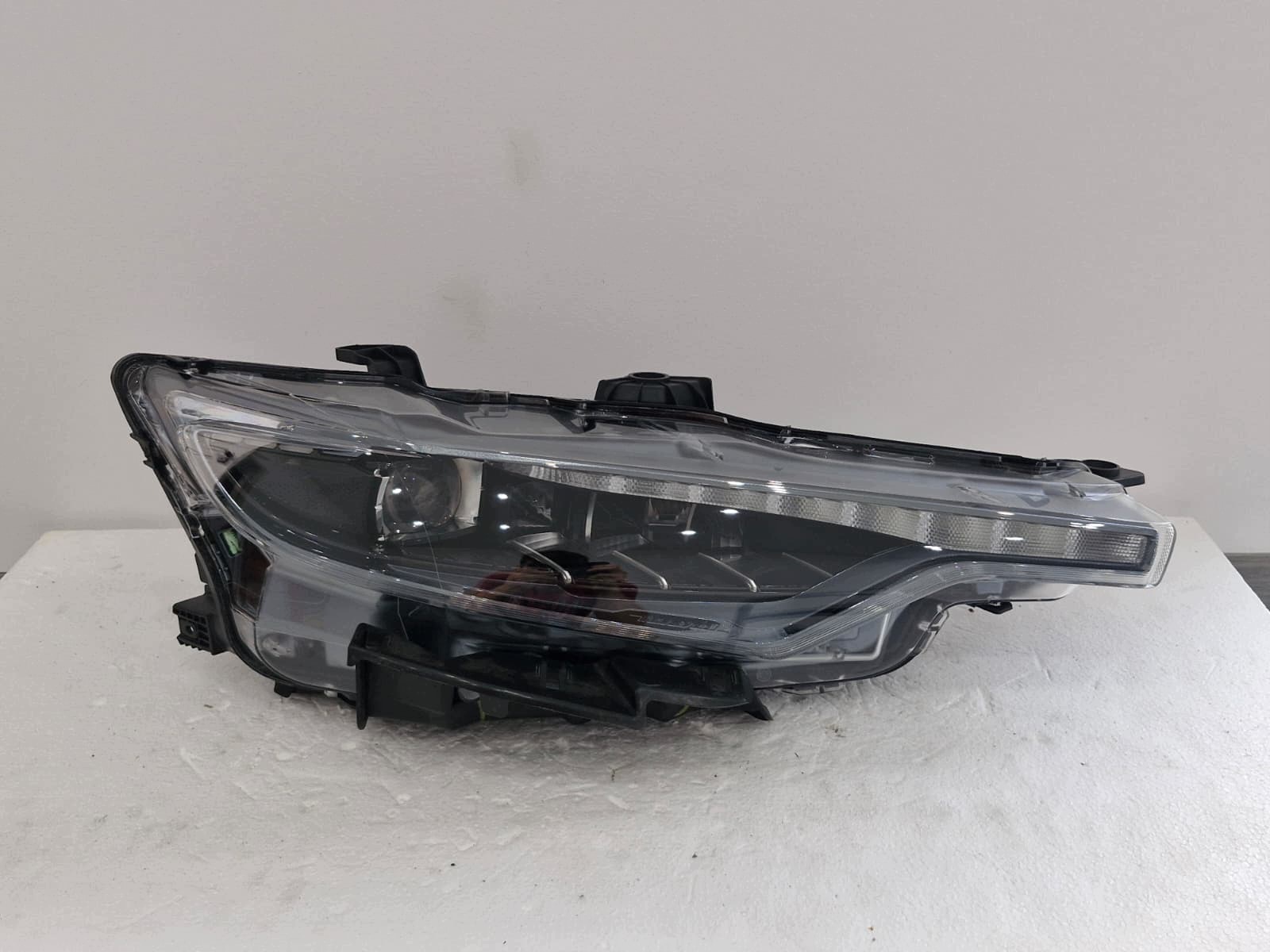 light right Maserati Levante LIFT FULL LED