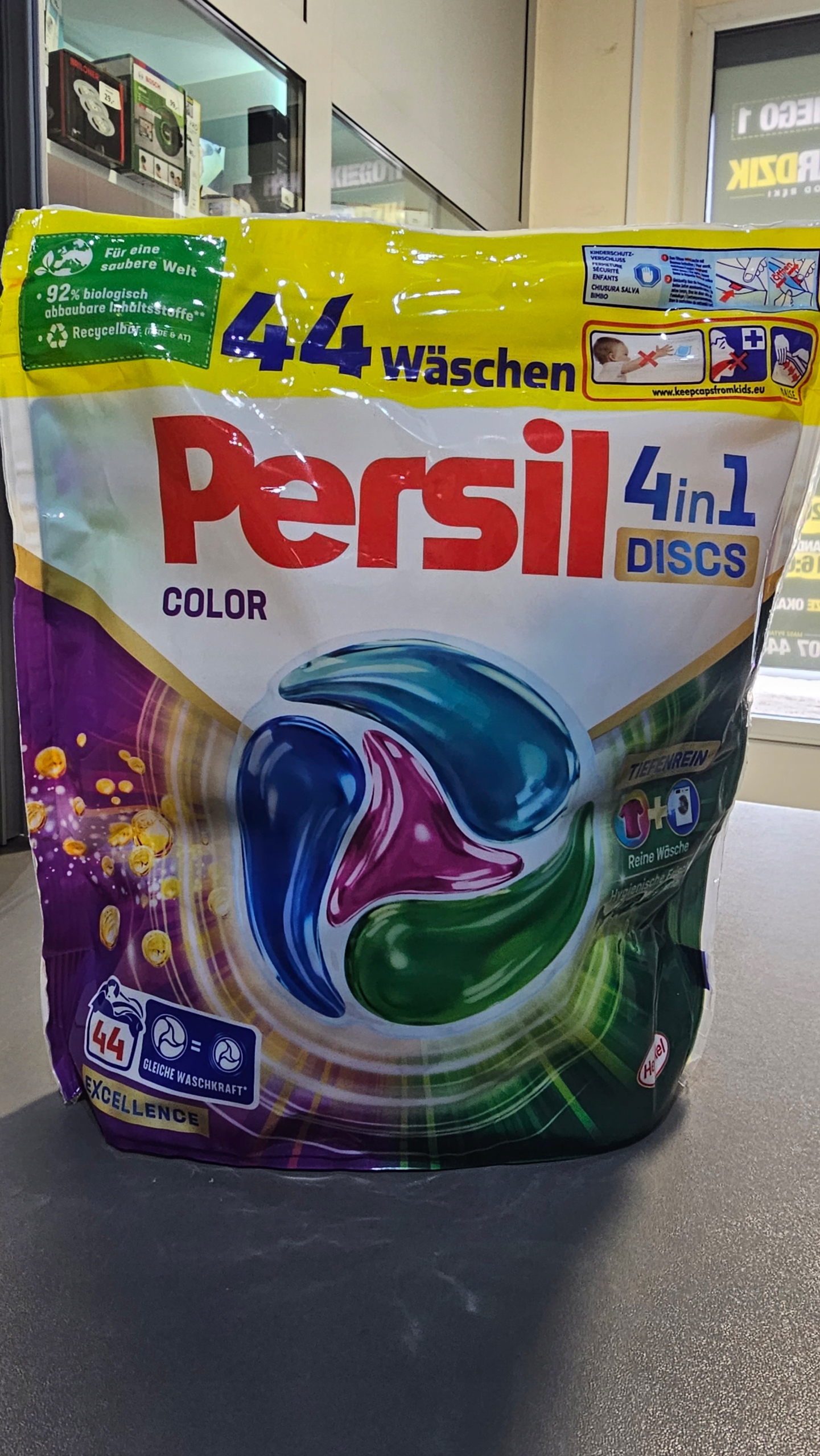 Levně Persil Disc Color 4in1 Kapsle na praní 44pr