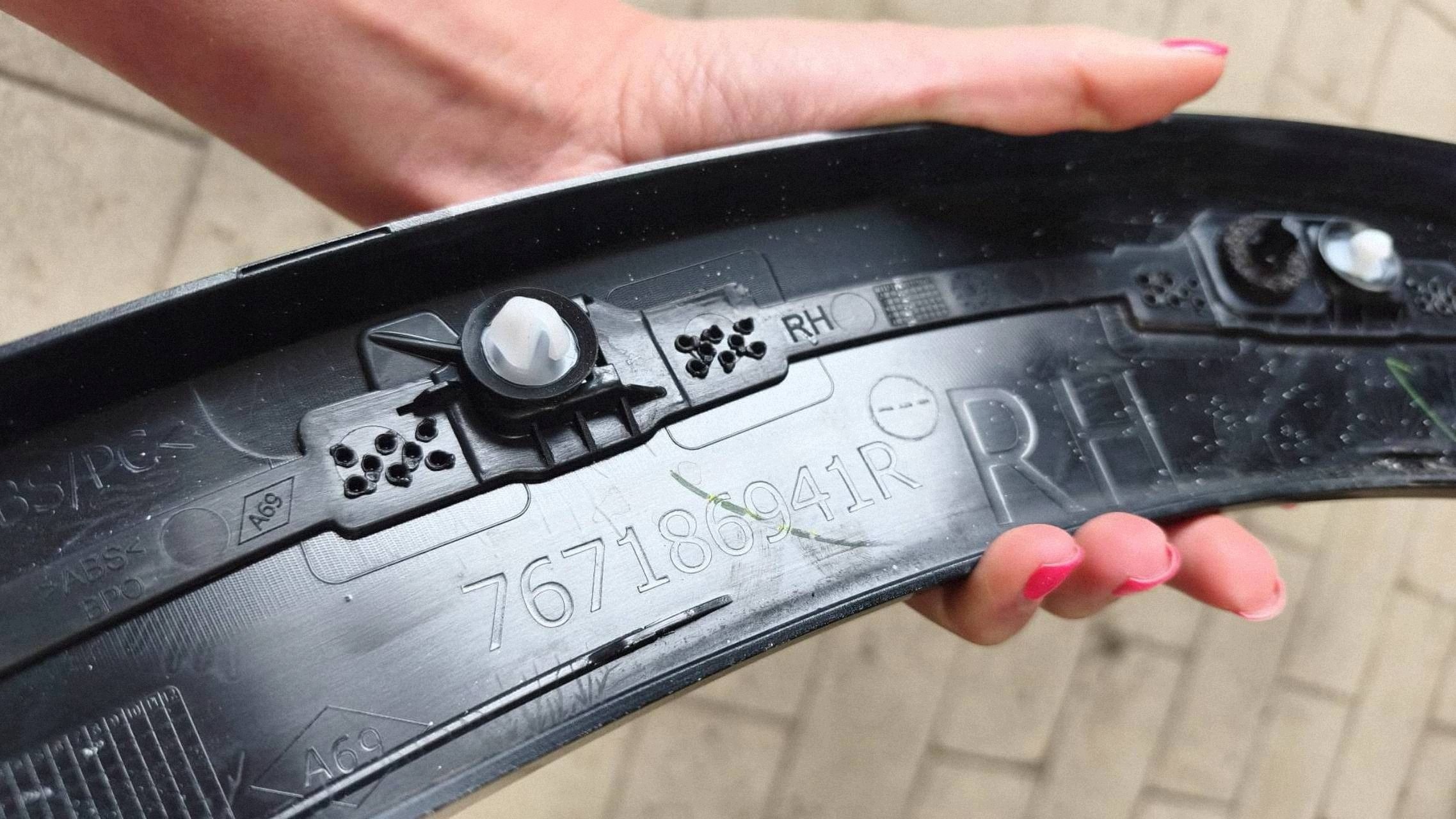 cap nadkola of the rear rear part side right Renault Clio VI 767186941R