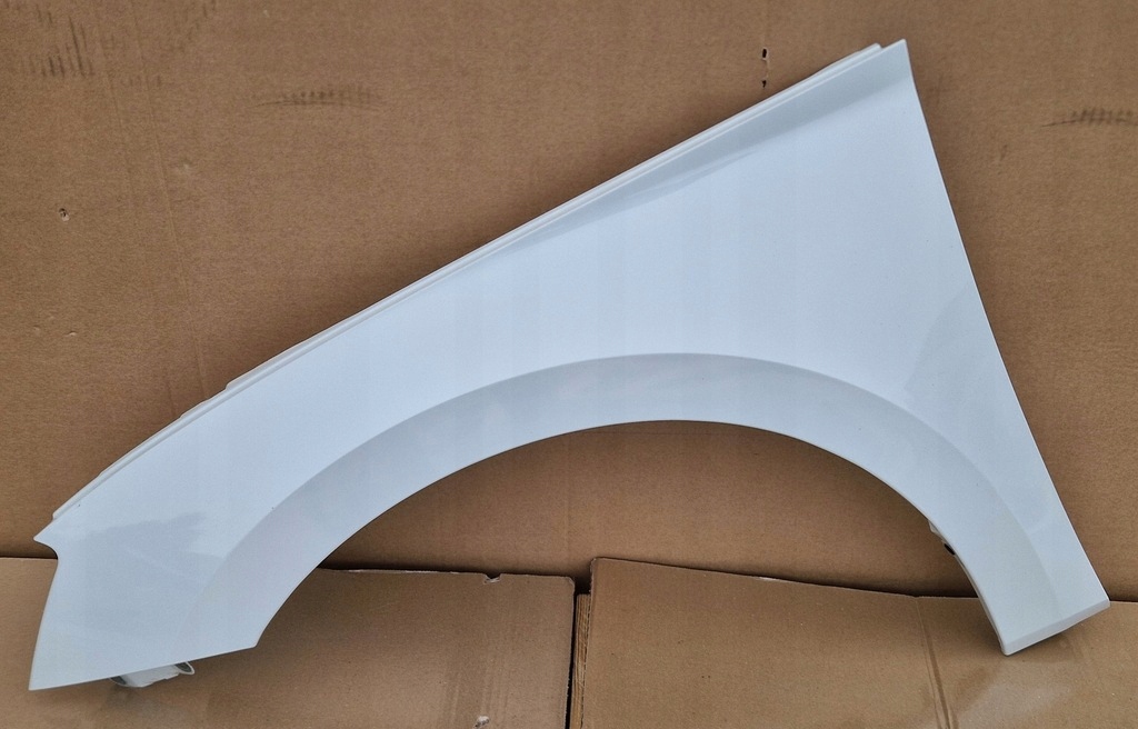 КРИЛО ШКОДА SUPERB III В КОЛІР Ls9r ОРИГІНАЛ ІДЕАЛЬНО