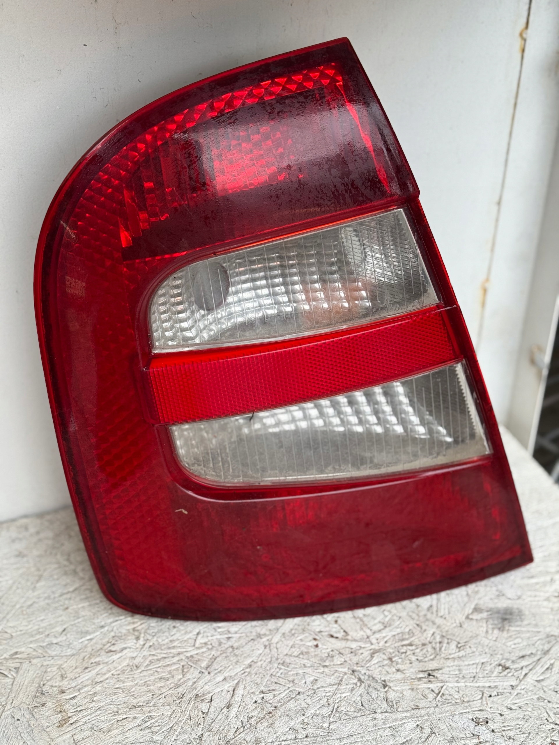 light rear part left SKODA FABIA and 1 HB 6Y6945095B