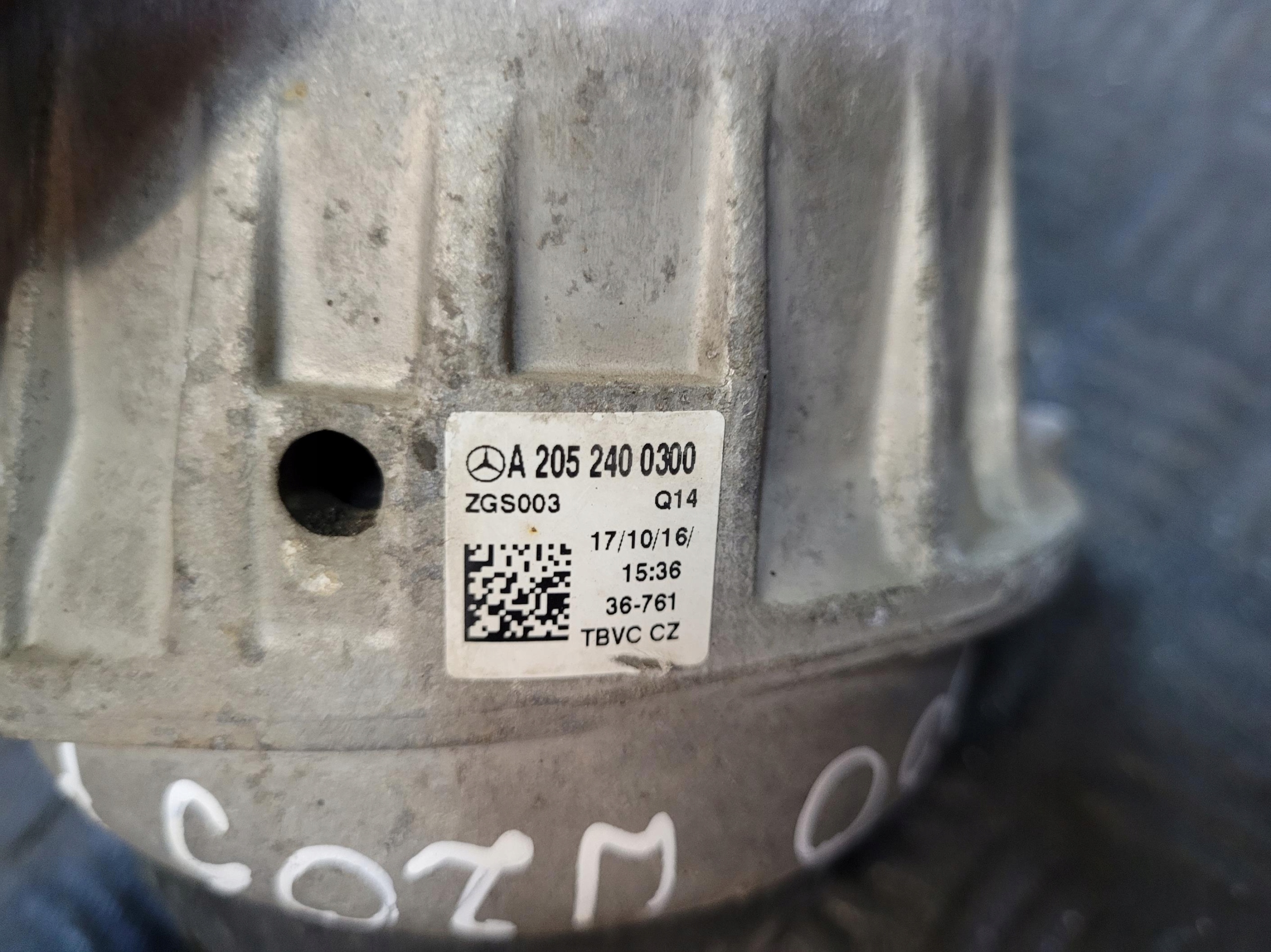 engine mount left A2052400200 MERCEDES C 350 W205 S205 2.0 CGI HYBRID