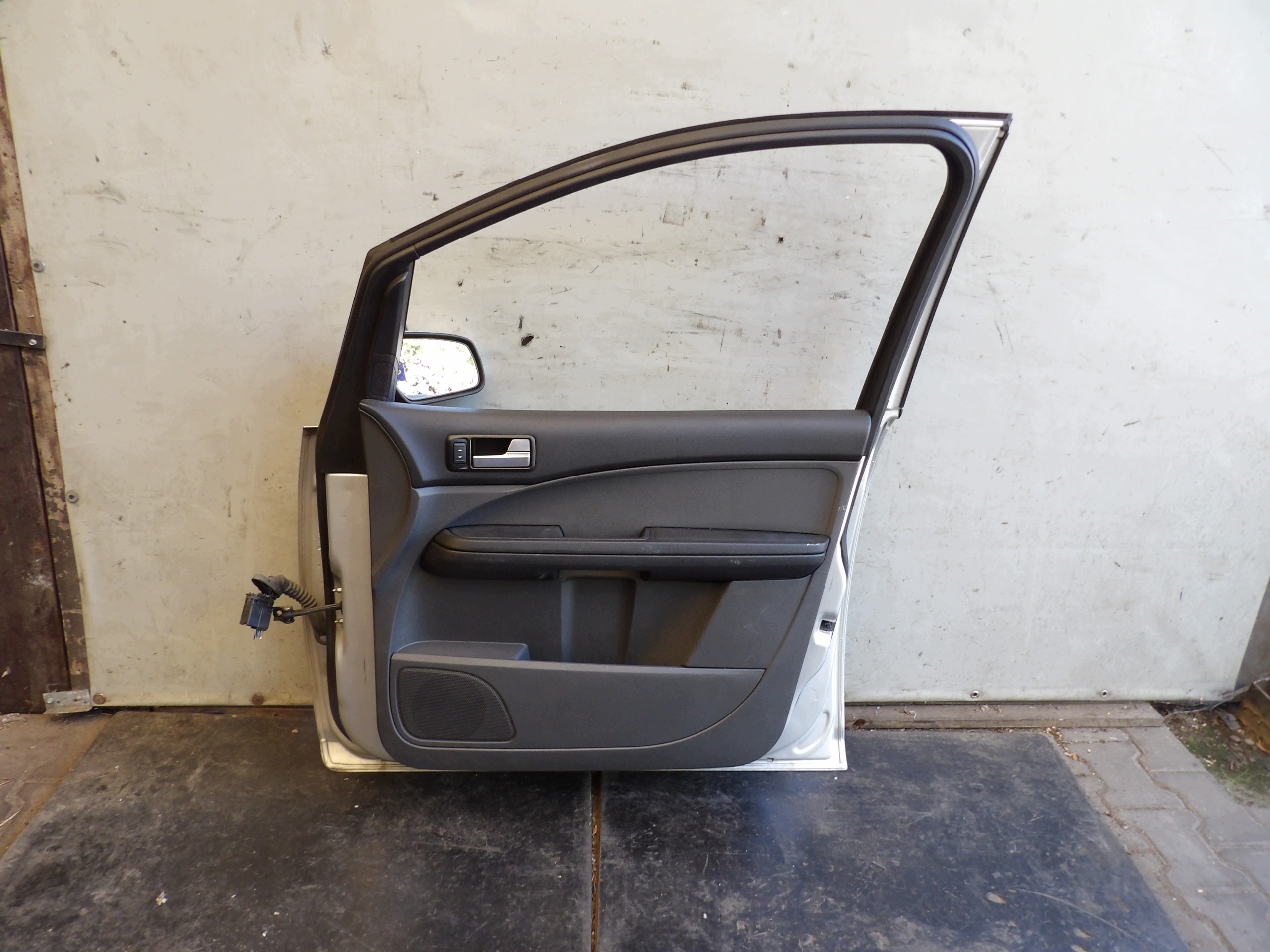 Ford C-max and 2,0 TDCI door front right 03