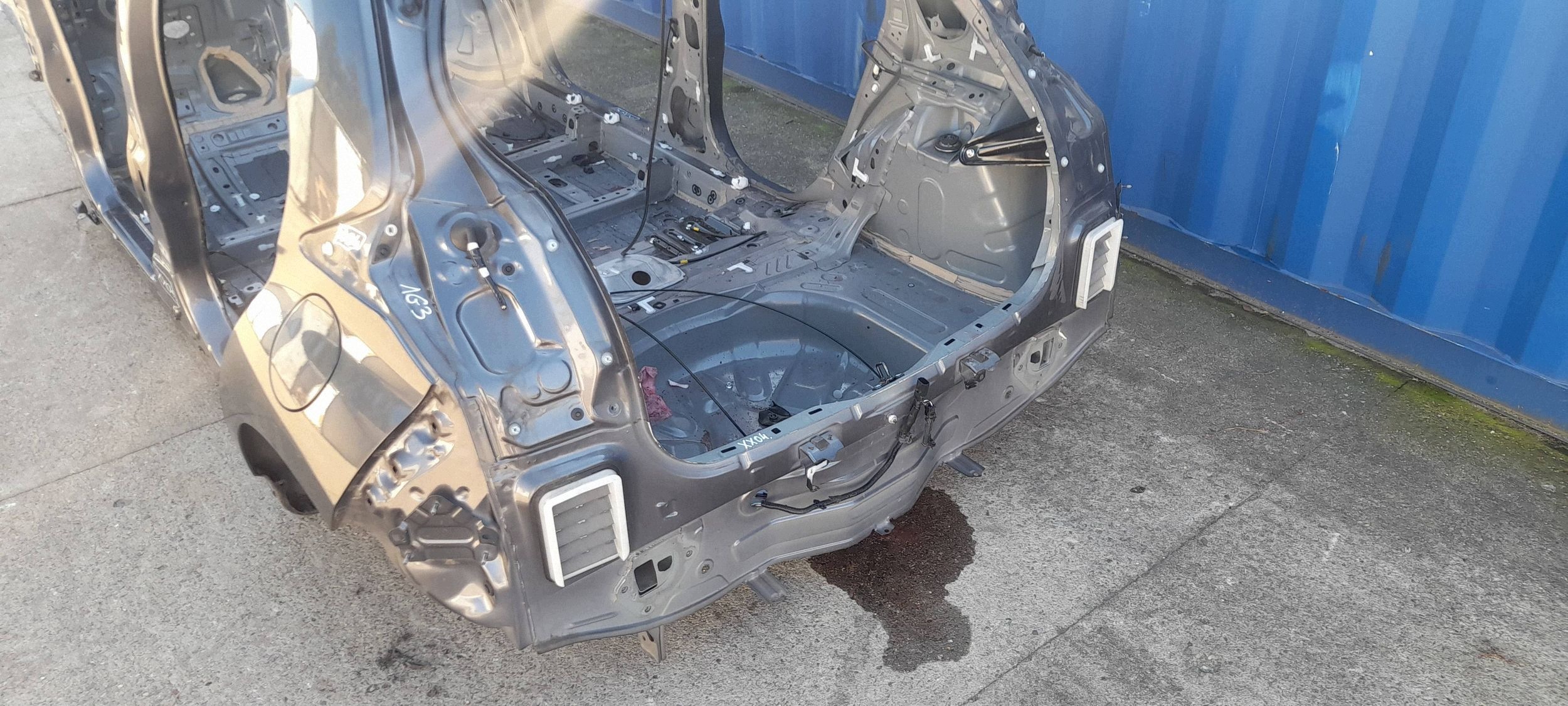 Toyota Yaris XP21 Mazda 2 KB quarter rear left (XX04)