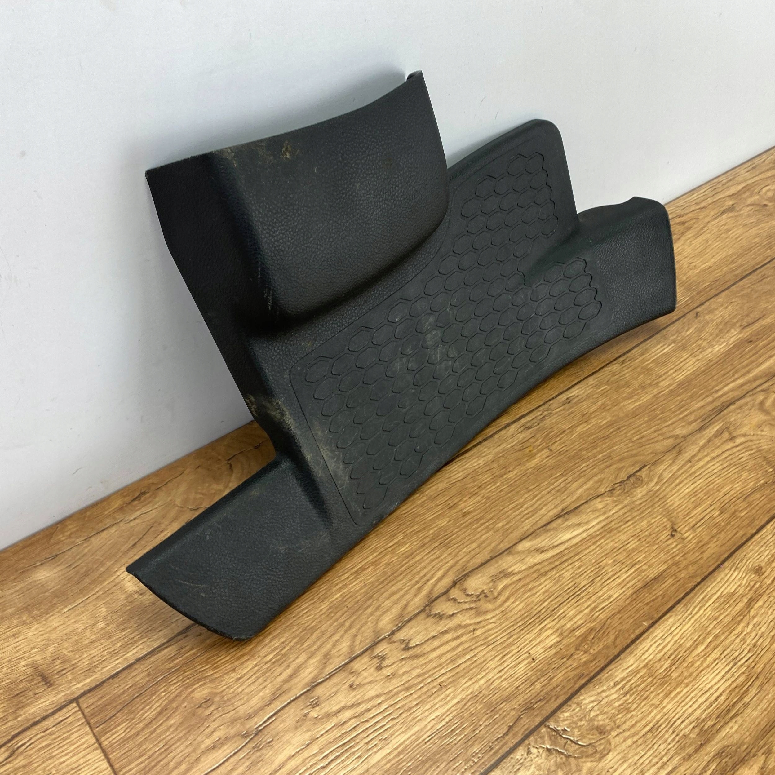 Dodge Durango III 2014 moulding threshold rear