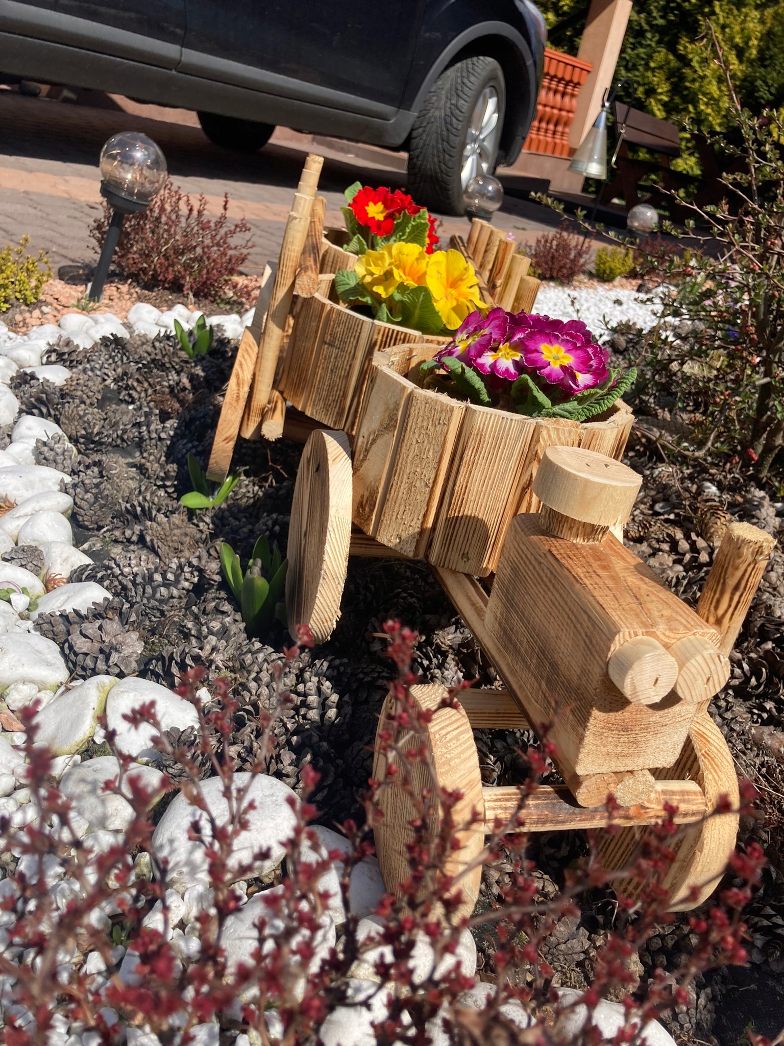 Traktor z wozem z drewna