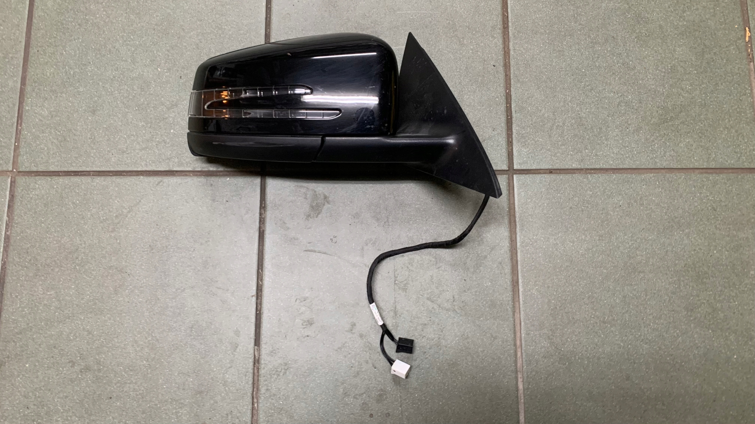 MERCEDES CLA W117 LUSTERKO PRAWE 9+4