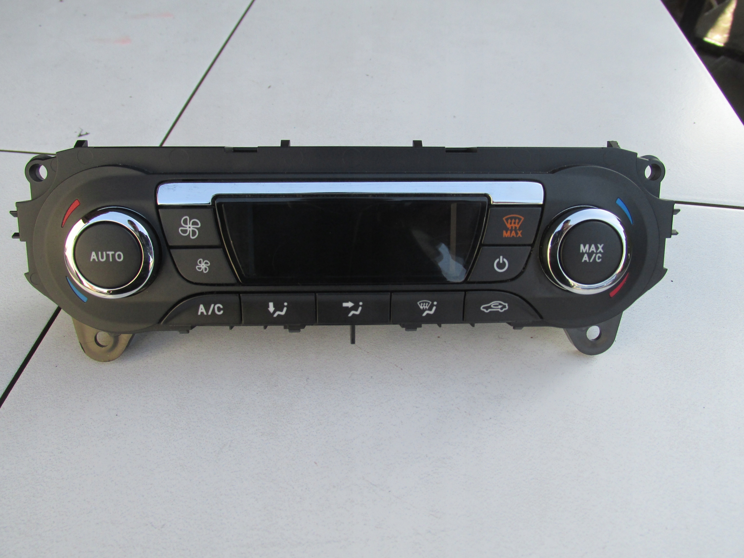 PANEL NAWIEWU KLIMATYZACJI FOCUS MK3 2012 ROK Producent części Ford OE