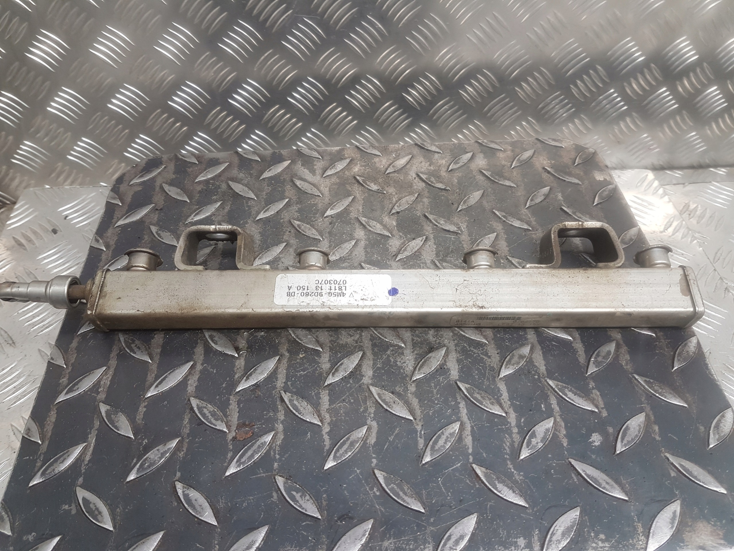 Rampe injection FORD FOCUS MK2 4M5G-9D280-DB