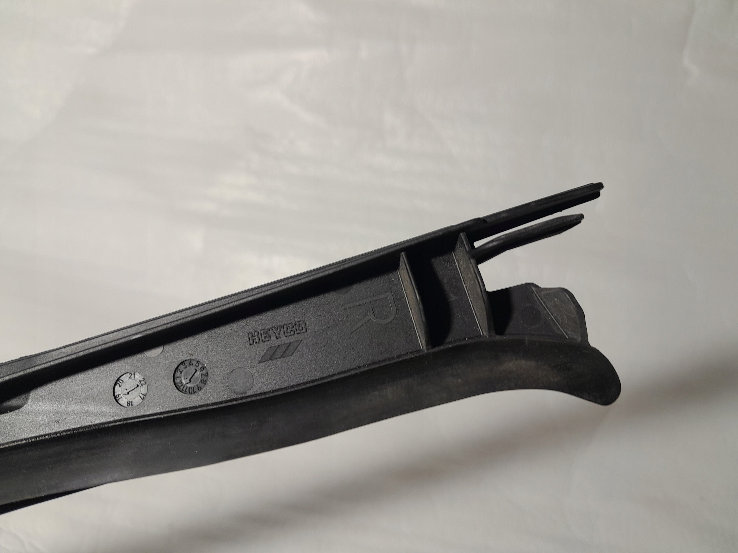 BMW X7 G07 moulding ODPROWADZAJACA WODE right 7434874