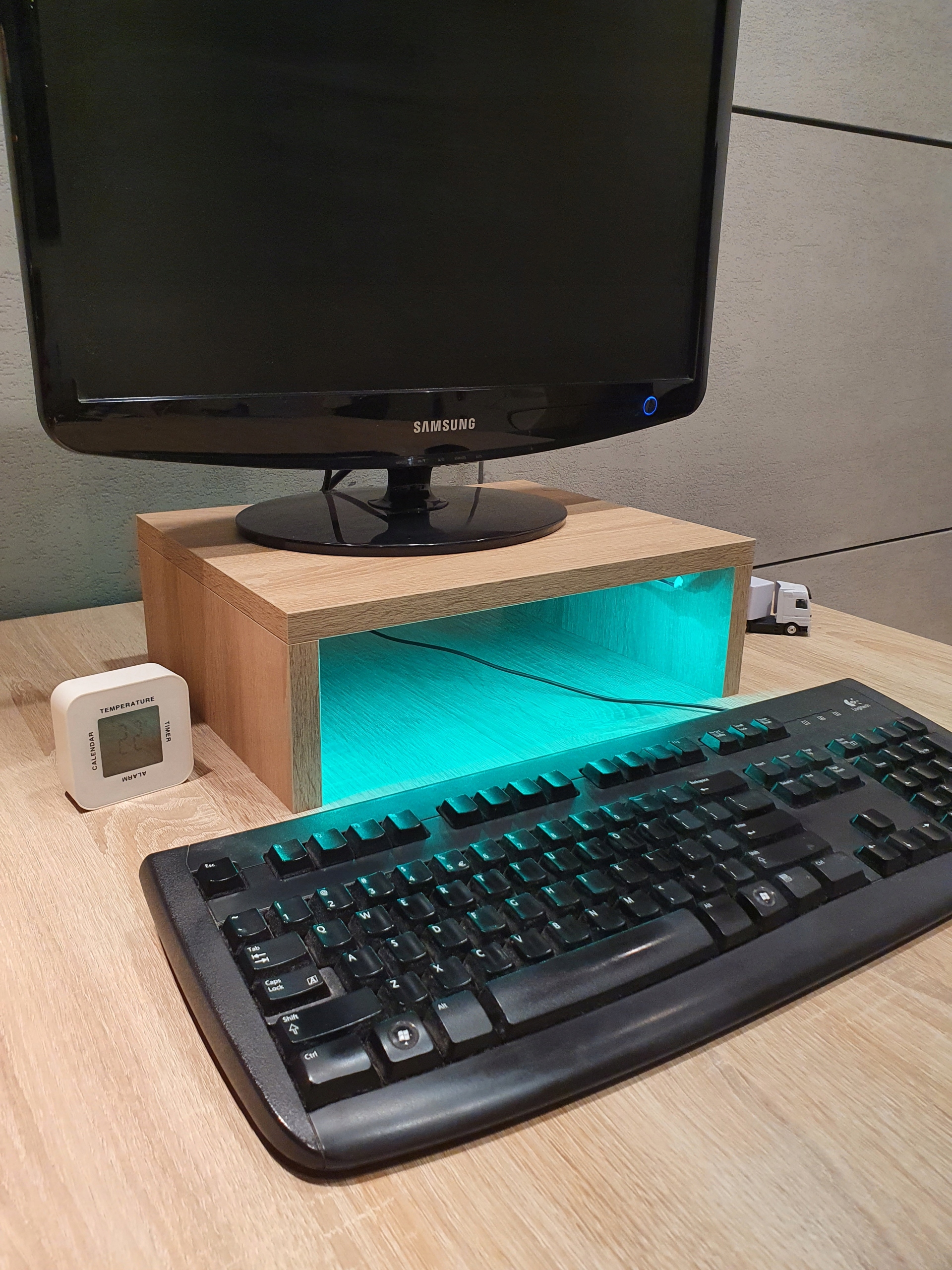 Herní podstavec a police pod monitor Sonoma Rgb