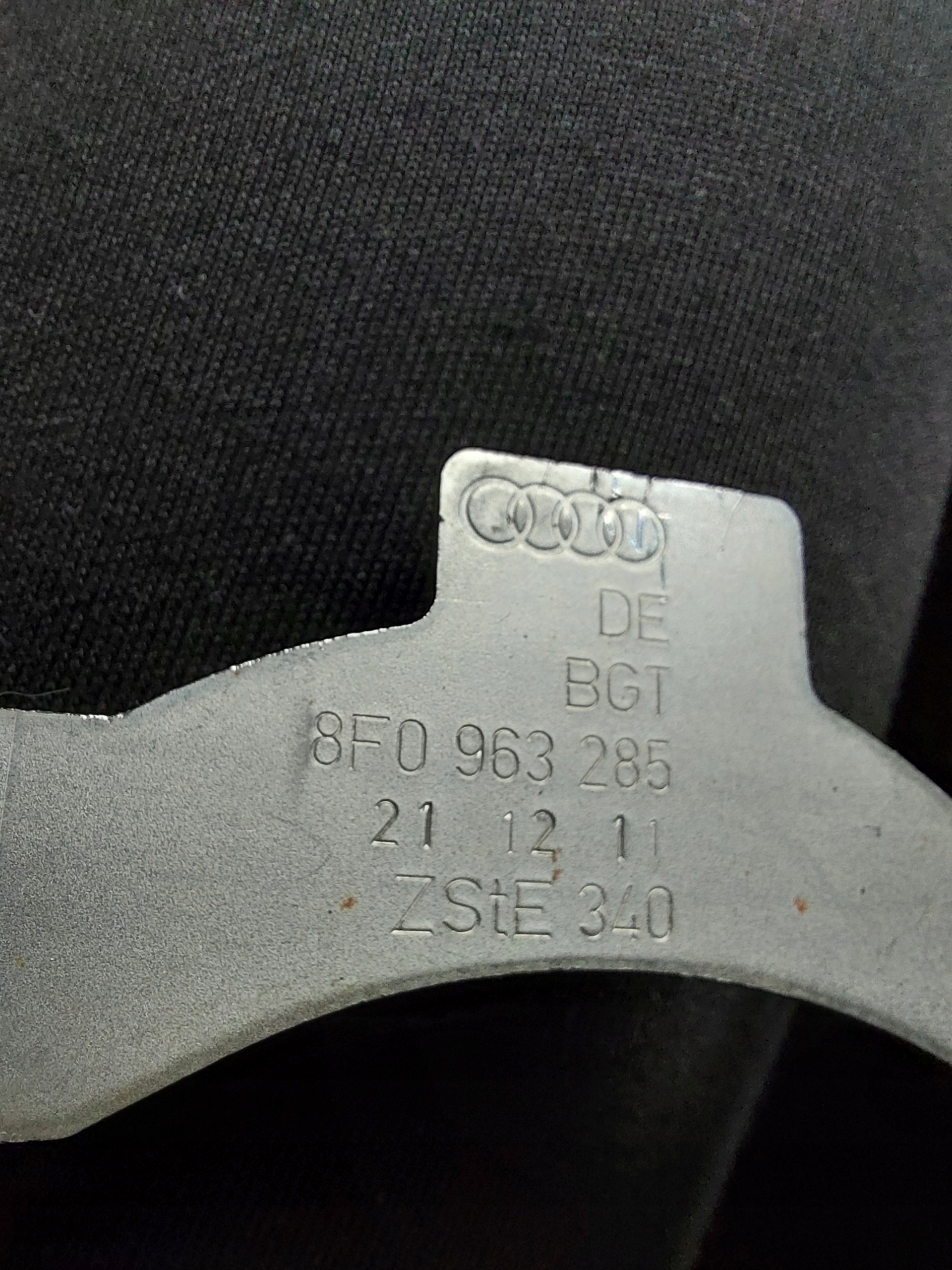Halter Halter OBRECZ WENTYLATORA SITZ AUDI A5 8F CABRIO OE