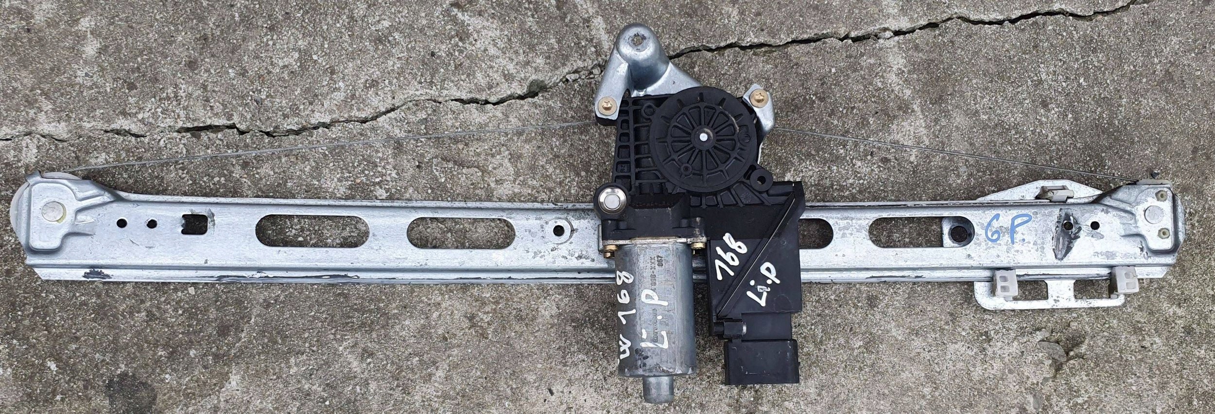Mercedes-Benz A-Klasa 168 W168 window regulator left rear part