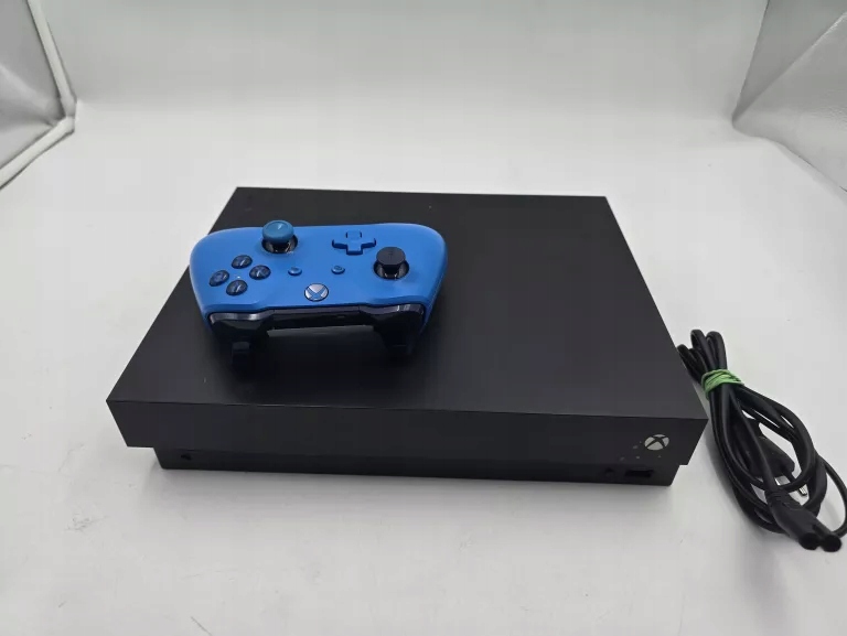 Консоль Xbox One X 1 ТБ черный