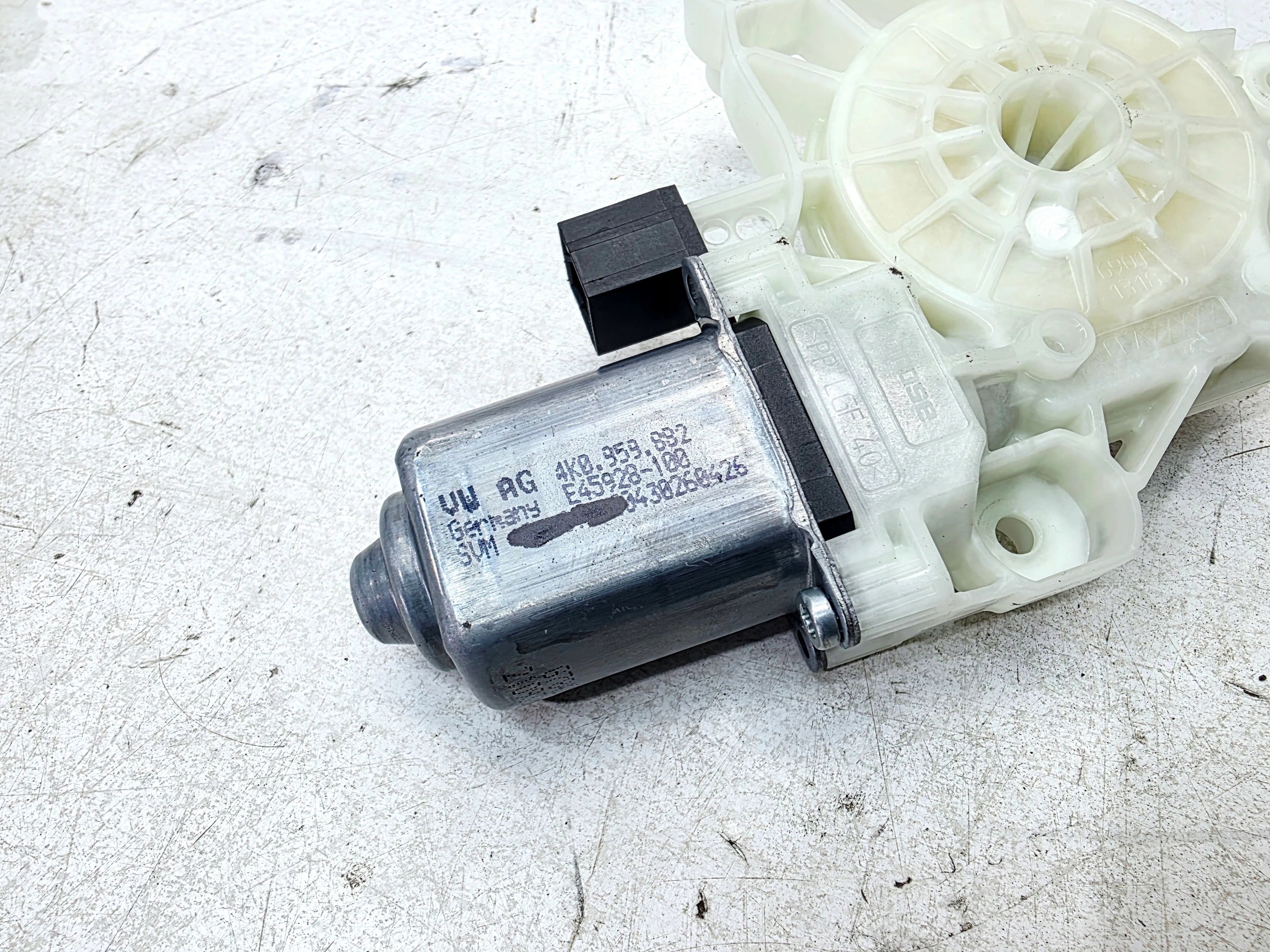 mini motor lifting windows left rear part AUDI Q4 E-TRON 4K0959882