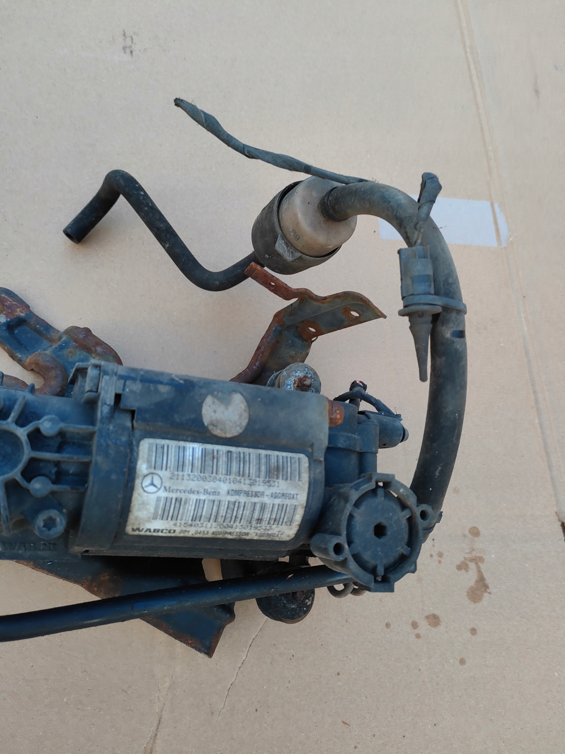 MERCEDES W211 pump compressor; springing AIRMATIC 2113200304