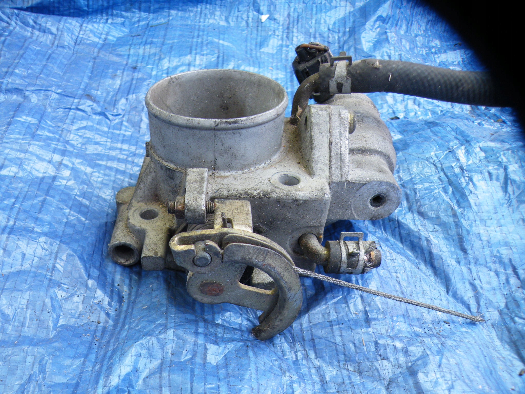 mazda 323F 1.6 b 16v ДРОССЕЛЬНАЯ ЗАСЛОНКА Воздух ZM01