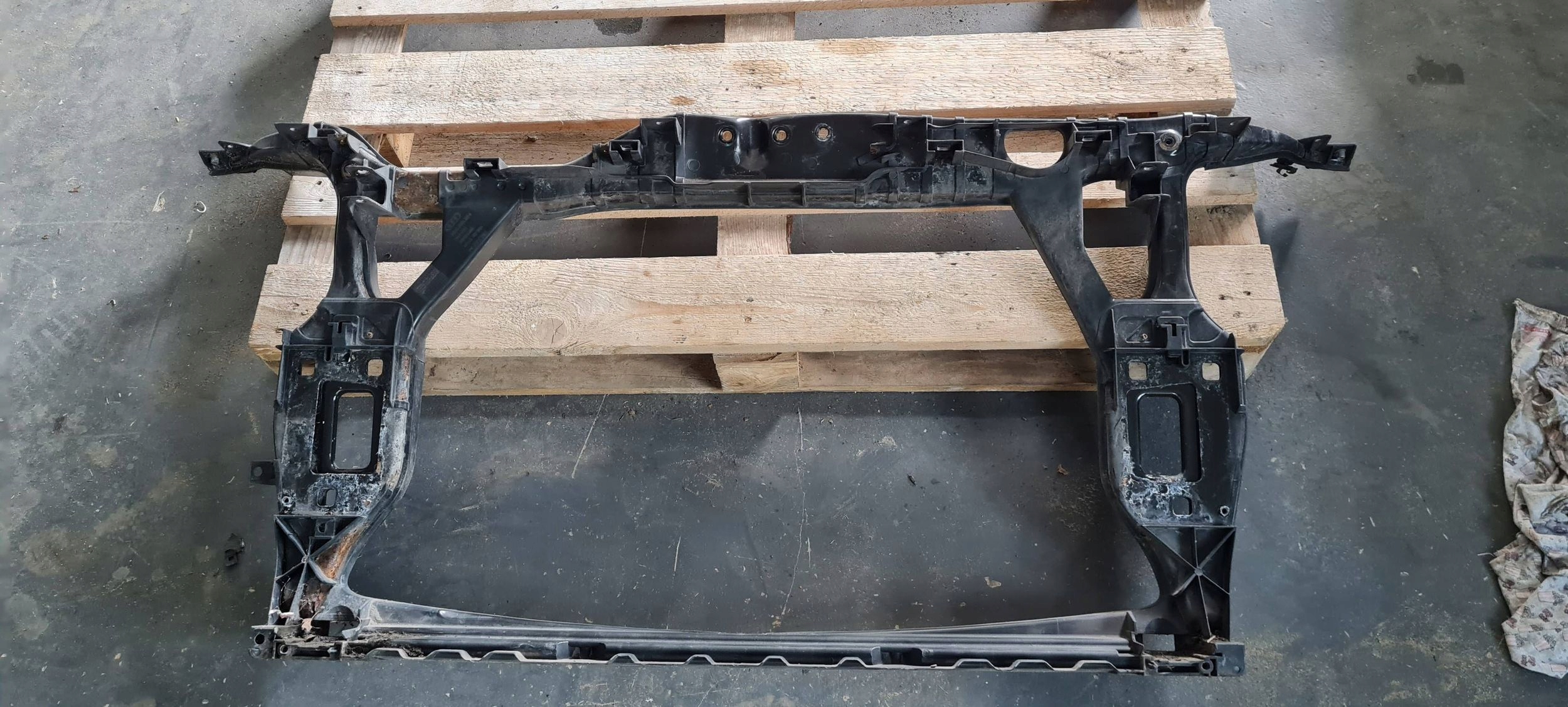 Q5 8R support panel for radiators pillar iron 2.0 TDI 8R0805594B