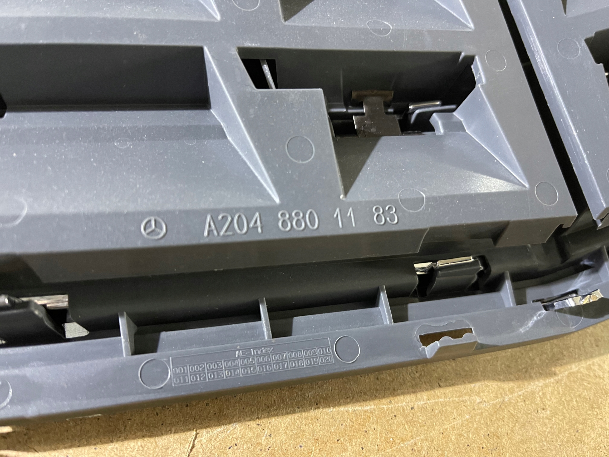 mercedes-benz oe A2048801383 решетка радиатора