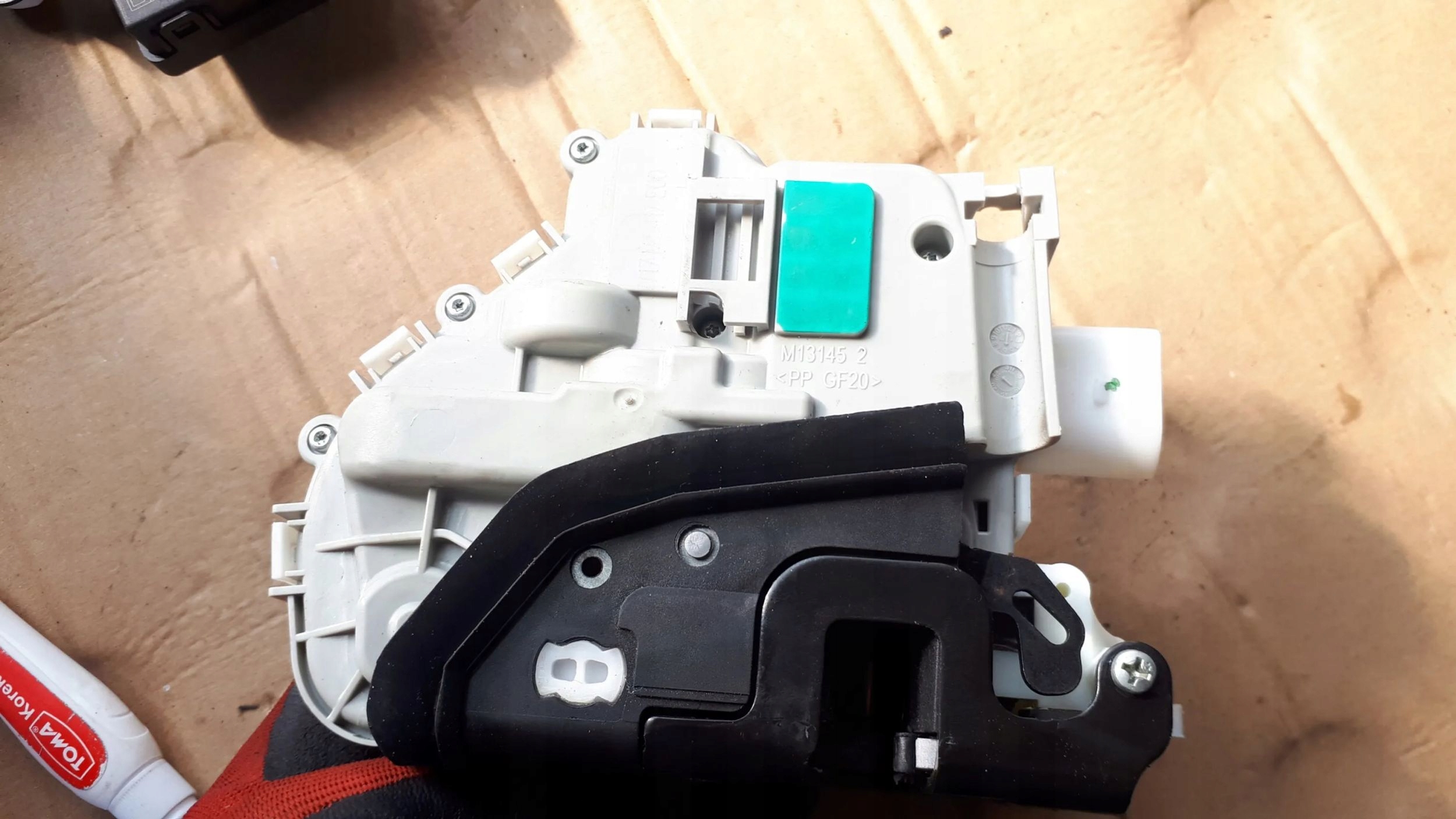 S4 B9 A4 8W lock door left front 6PIN A5 8W